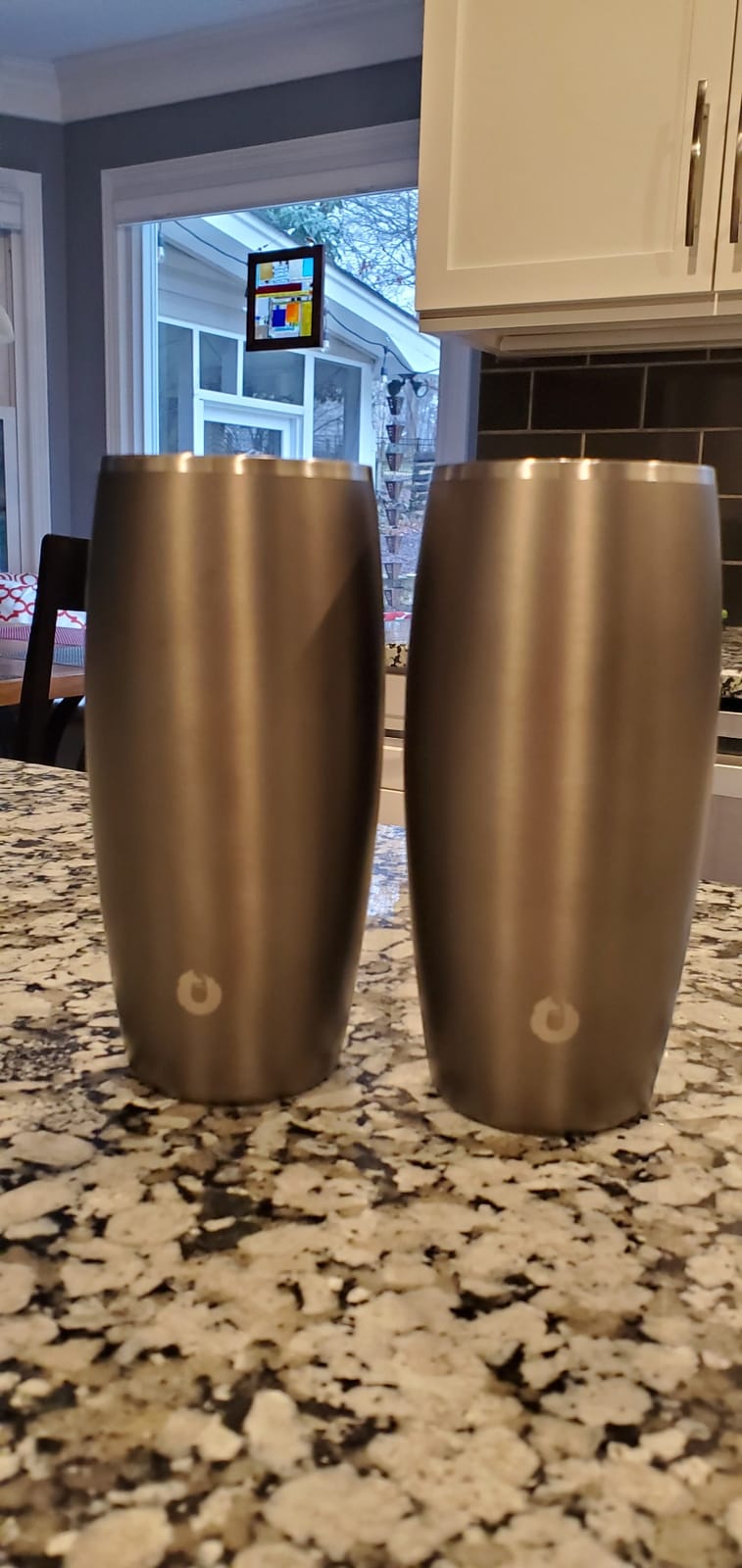SNOWFOX Premium Vacuum Insulated Stainless Steel Beer Glass, Home Bar Accessories, Elegant Bartending, Lightweight Pint Glasses, Sleek Drinkware, Frosty Beverages Stay Cold, 18oz, Set of 2,Black/Gold customer photo 1
