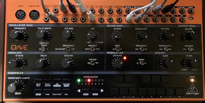 Behringer CRAVE Analog Semi-Modular Synthesizer with 3340 VCO, Classic Ladder Filter, 32-Step Sequencer and 16-Voice Poly Chain customer photo 2