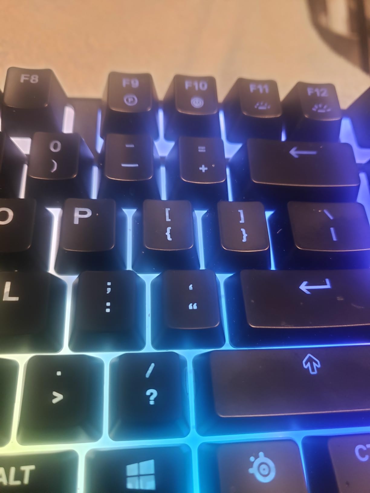 SteelSeries Apex 3 RGB Gaming Keyboard – 10-Zone RGB Illumination – IP32 Water Resistant – Premium Magnetic Wrist Rest (Whisper Quiet Gaming Switch) customer photo 1