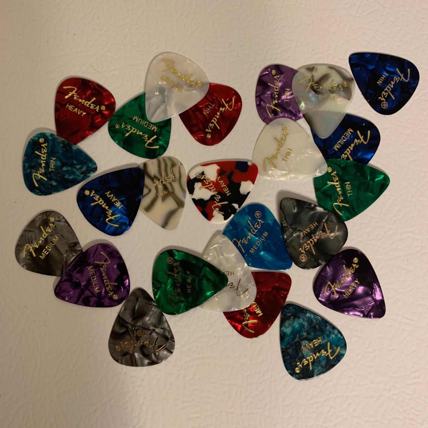 Fender Premium Picks Sampler - 12 Pack Includes Thin, Medium & Heavy Gauges (Austin Bazaar Exclusive) customer photo 1