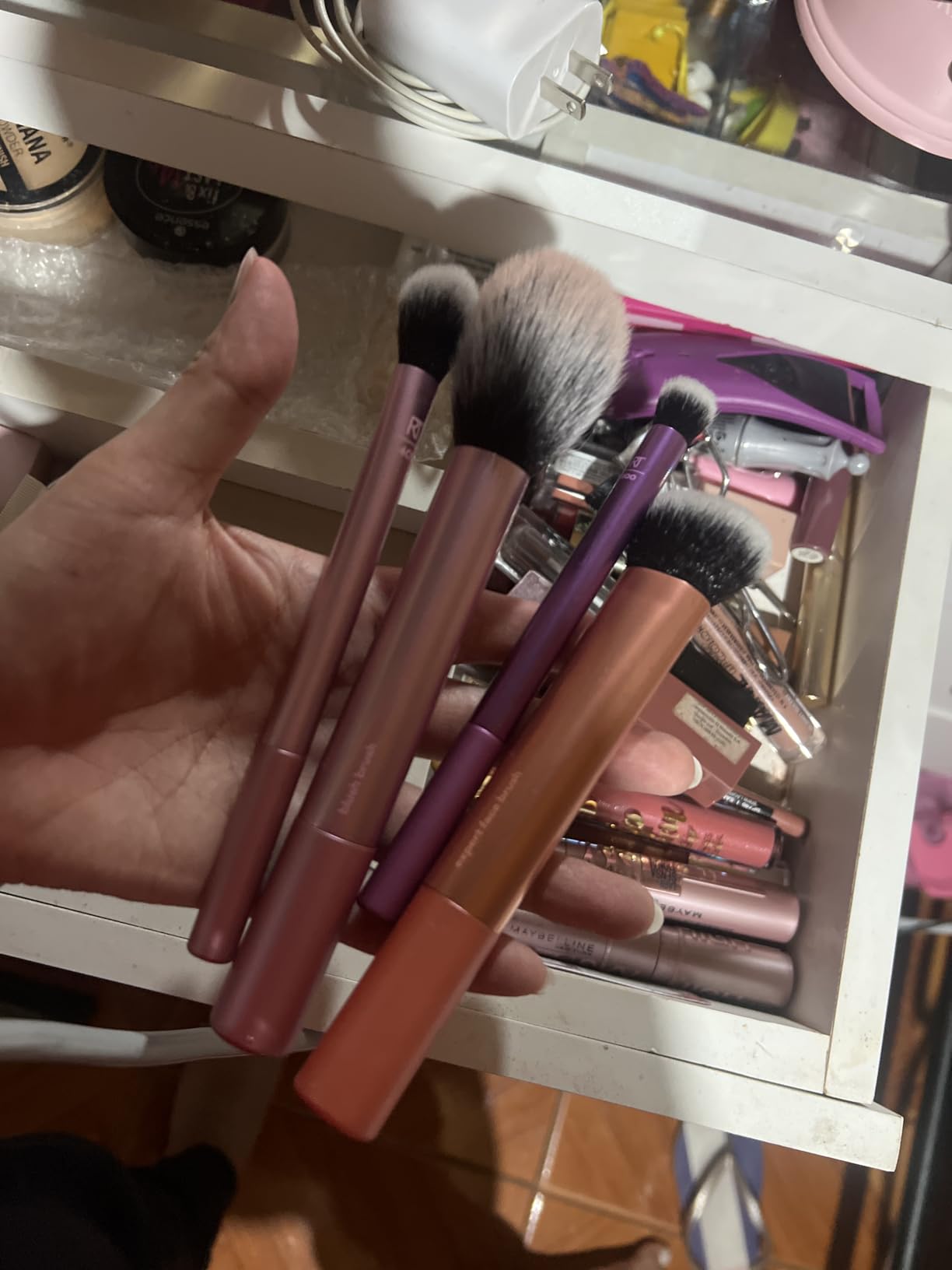 Real Techniques 6 Piece Everyday Essentials Makeup Brush Set, Includes 4 Brushes & 2 Makeup Sponges for Foundation, Blush, Bronzer, Contour, Eyeshadow & Powder, Travel Gift Set, Cruelty-Free & Vegan customer photo 2