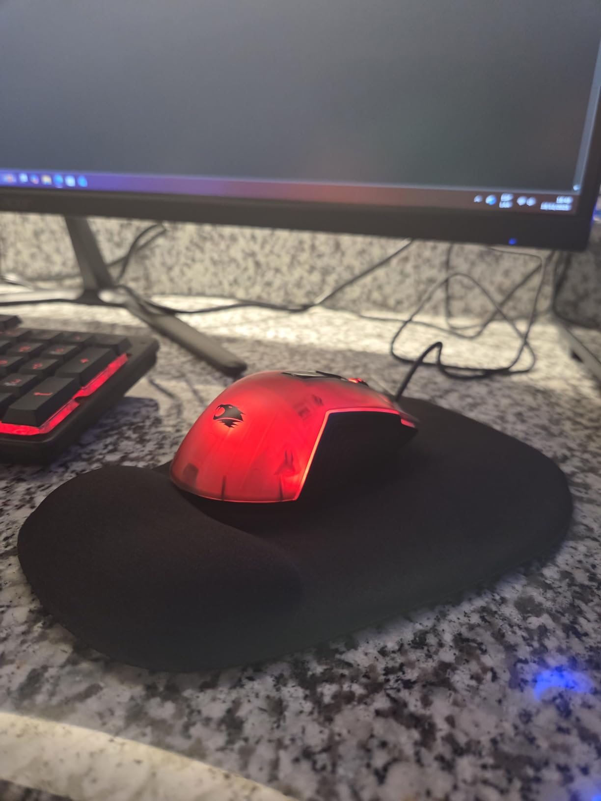 JIKIOU Ergonomic Mouse Pad with Gel Wrist Rest 2 Pack, Portable Small Black customer photo 2