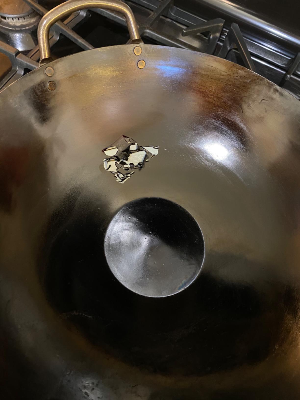Pre Seasoned Blue Carbon Steel Flat Bottom Wok -14 Inch Chinese Pow Wok - Traditionally Hand Hammered Woks and Stir Fry Pans customer photo 1