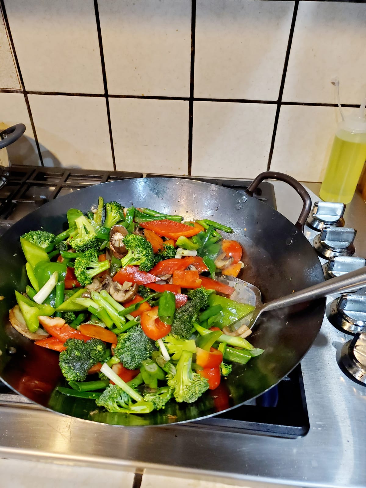 Pre Seasoned Blue Carbon Steel Flat Bottom Wok -14 Inch Chinese Pow Wok - Traditionally Hand Hammered Woks and Stir Fry Pans customer photo 2