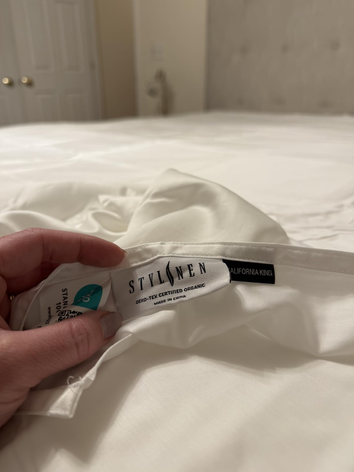 Stylinen 100% Organic Eucalyptus Bed Sheets Queen Size 4 Piece Set, Tencel Lyocell, Silky Soft & Smooth, Breathable, 16 Inch Deep Pockets, 1 Fitted, 1 Flat, 2 Pillowcases (Queen, Sand) customer photo 2
