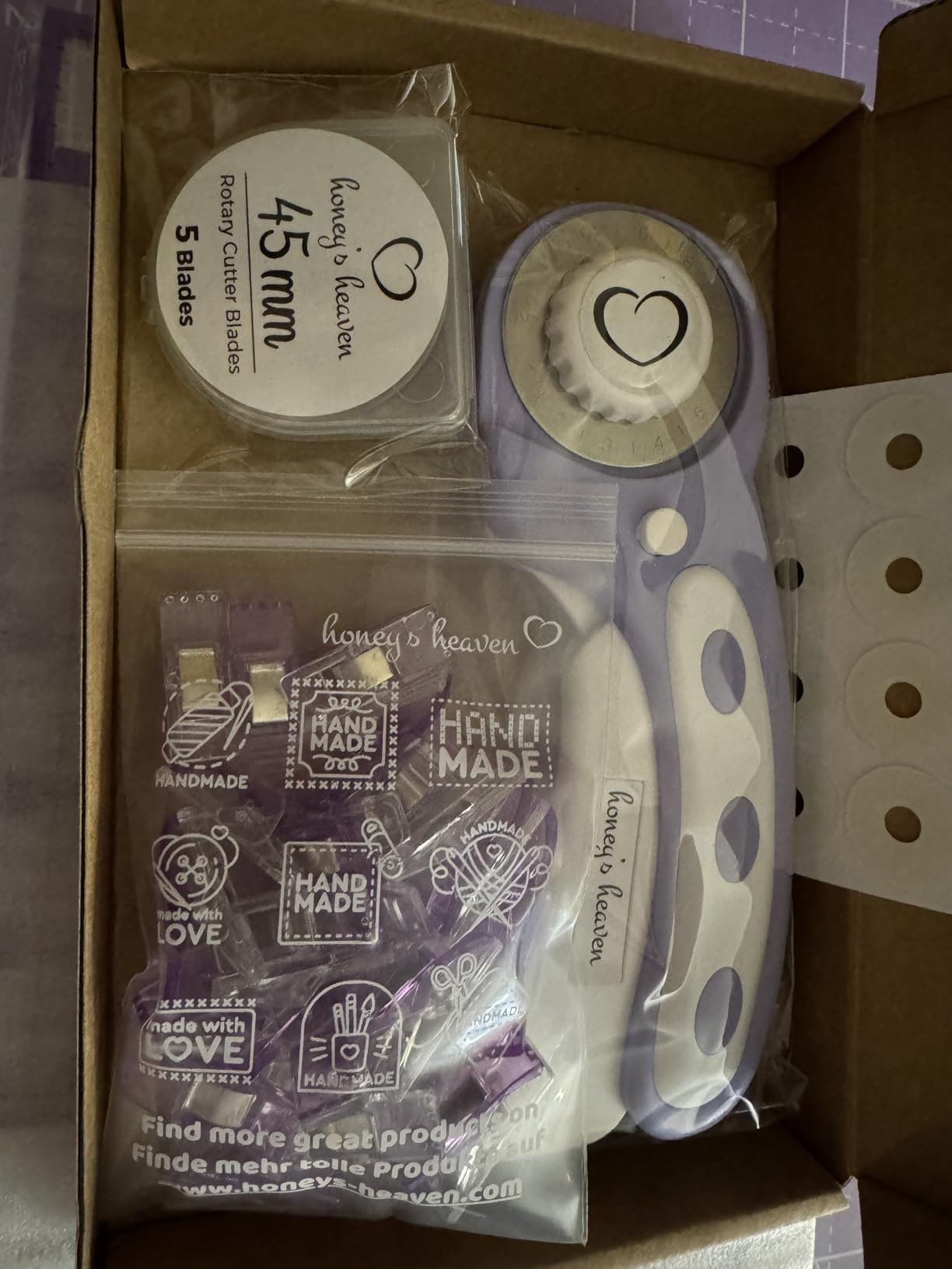 Rotary Cutter Set lavender - Quilting Kit incl. 45mm Fabric Cutter, 5 Replacement Blades, A3 Cutting Mat, Acrylic Ruler and Craft Clips - Ideal for Crafting, Sewing, Patchworking, Crochet & Knitting customer photo 2