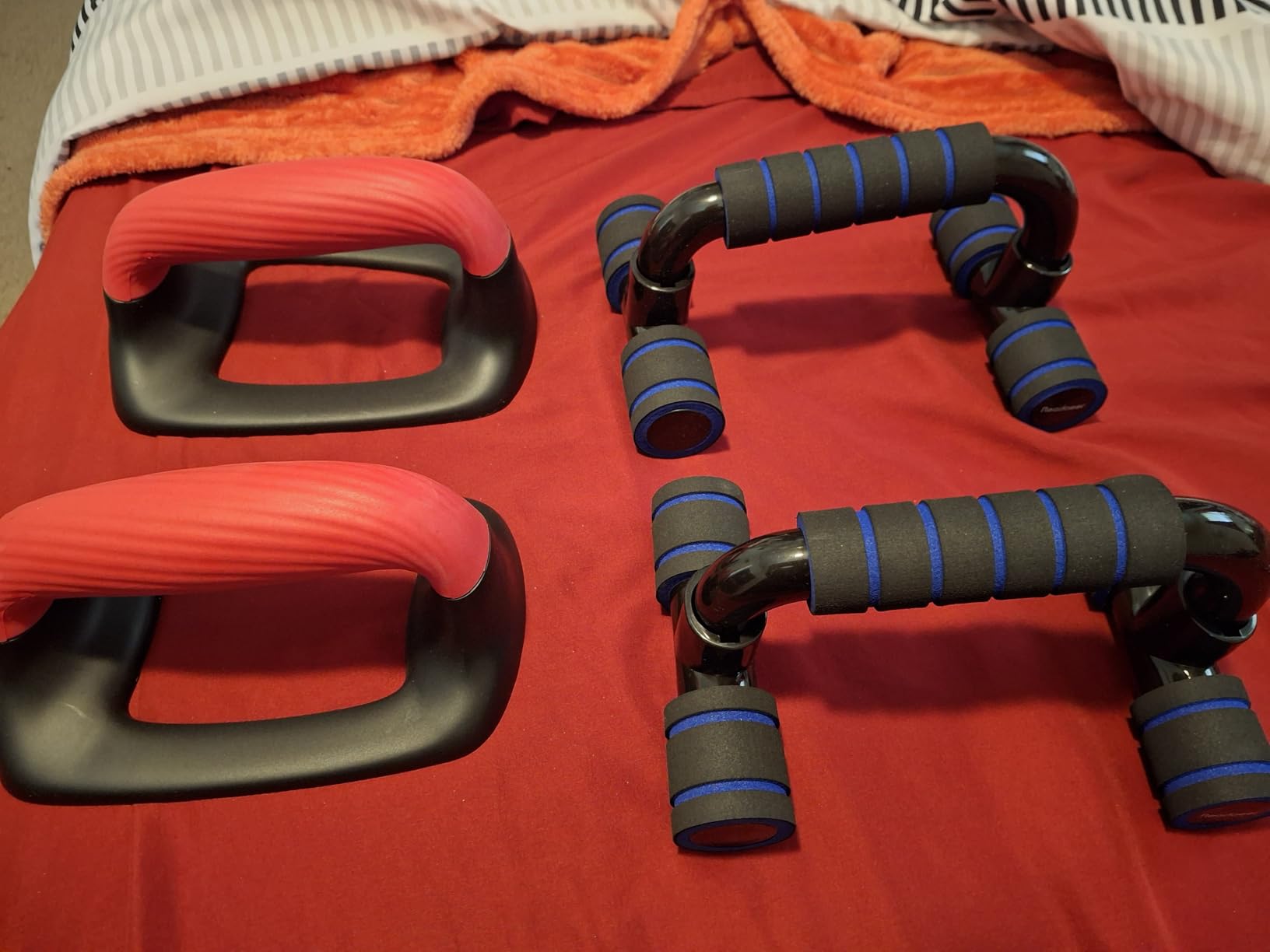 READAEER Push Up Bars Gym Exercise Equipment Fitness 1 Pair Pushup Handles with Cushioned Foam Grip and Non-Slip Sturdy Structure Push Up Bars for Men & Women customer photo 2
