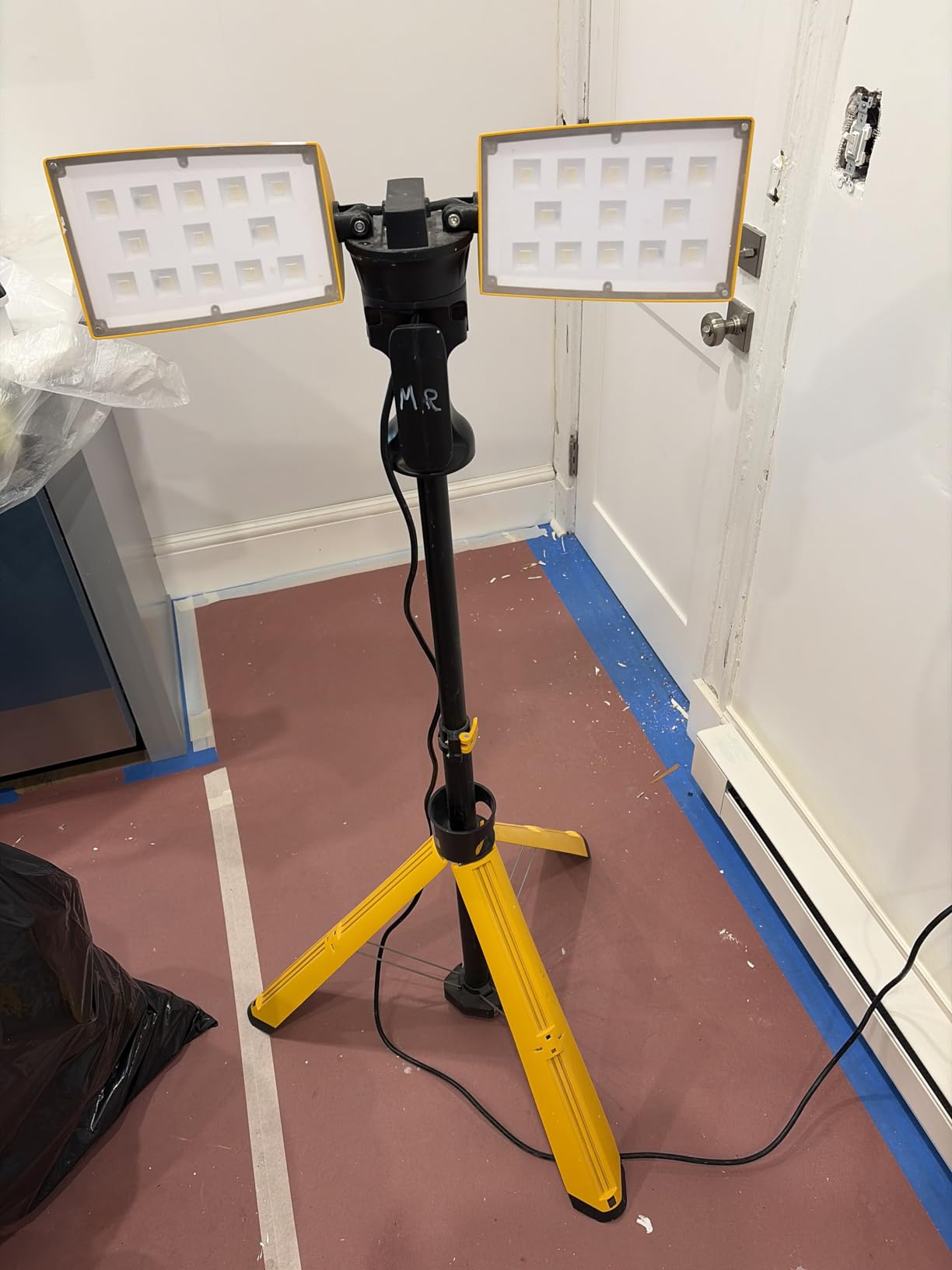 LUTEC Upgraded 5000K 15000 LM 105 W LED Work Light with Telescoping Tripod customer photo 1