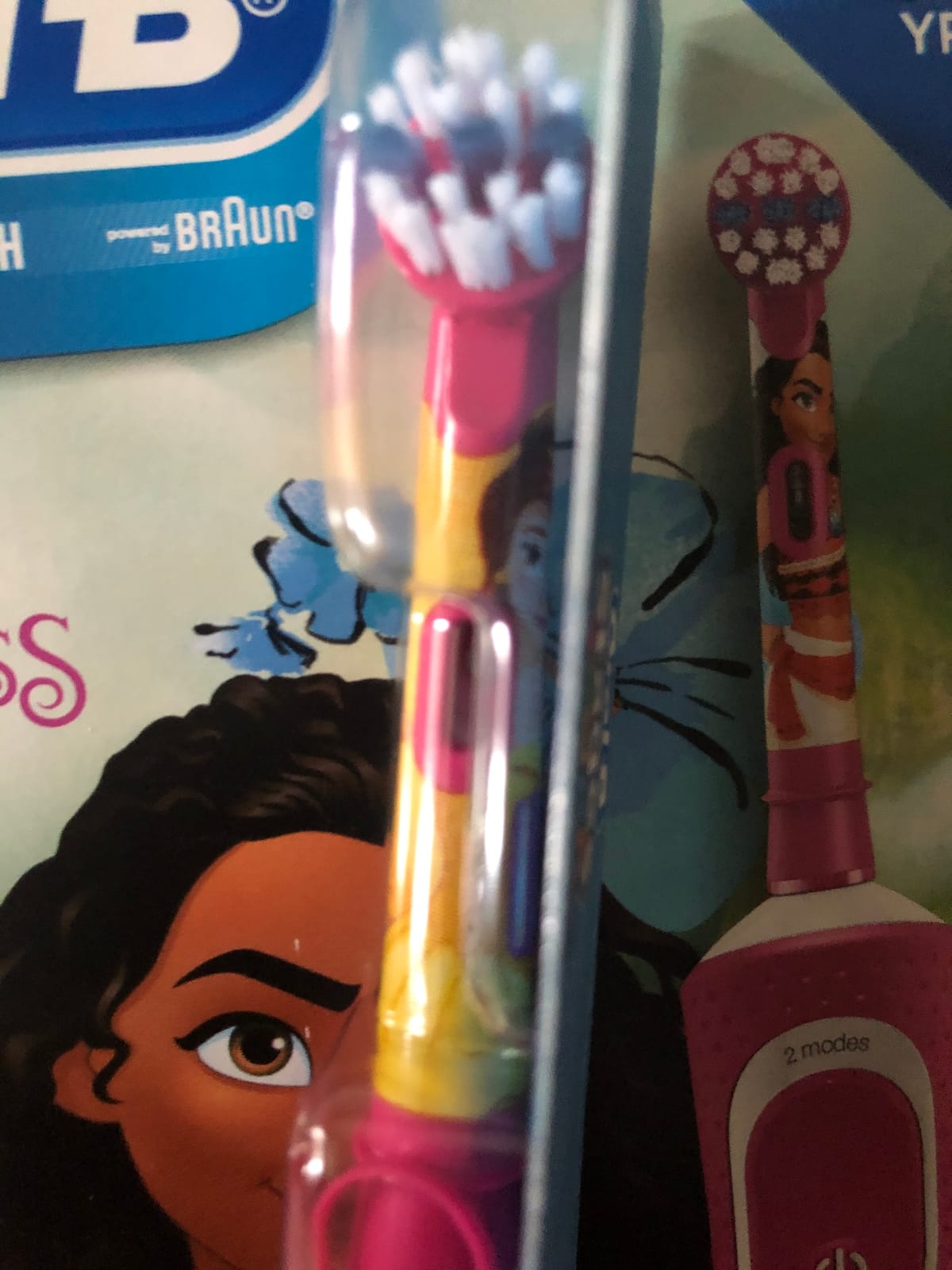 Oral-B Kids Electric Toothbrush Featuring Marvel's Spiderman, for Kids 3+ customer photo 1