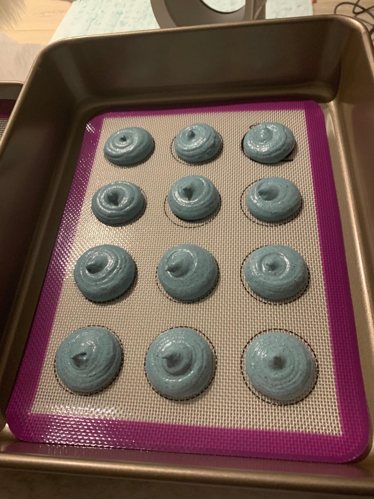 POPCO Macaron Baking Kit (19pcs Set) - 2 Half Size and 2 Quarter Size Silicone Macaron Baking Mats Plus 8 Piping Tips, 3 Piping Bags with 3 Bag Ties, 1 Coupler customer photo 1