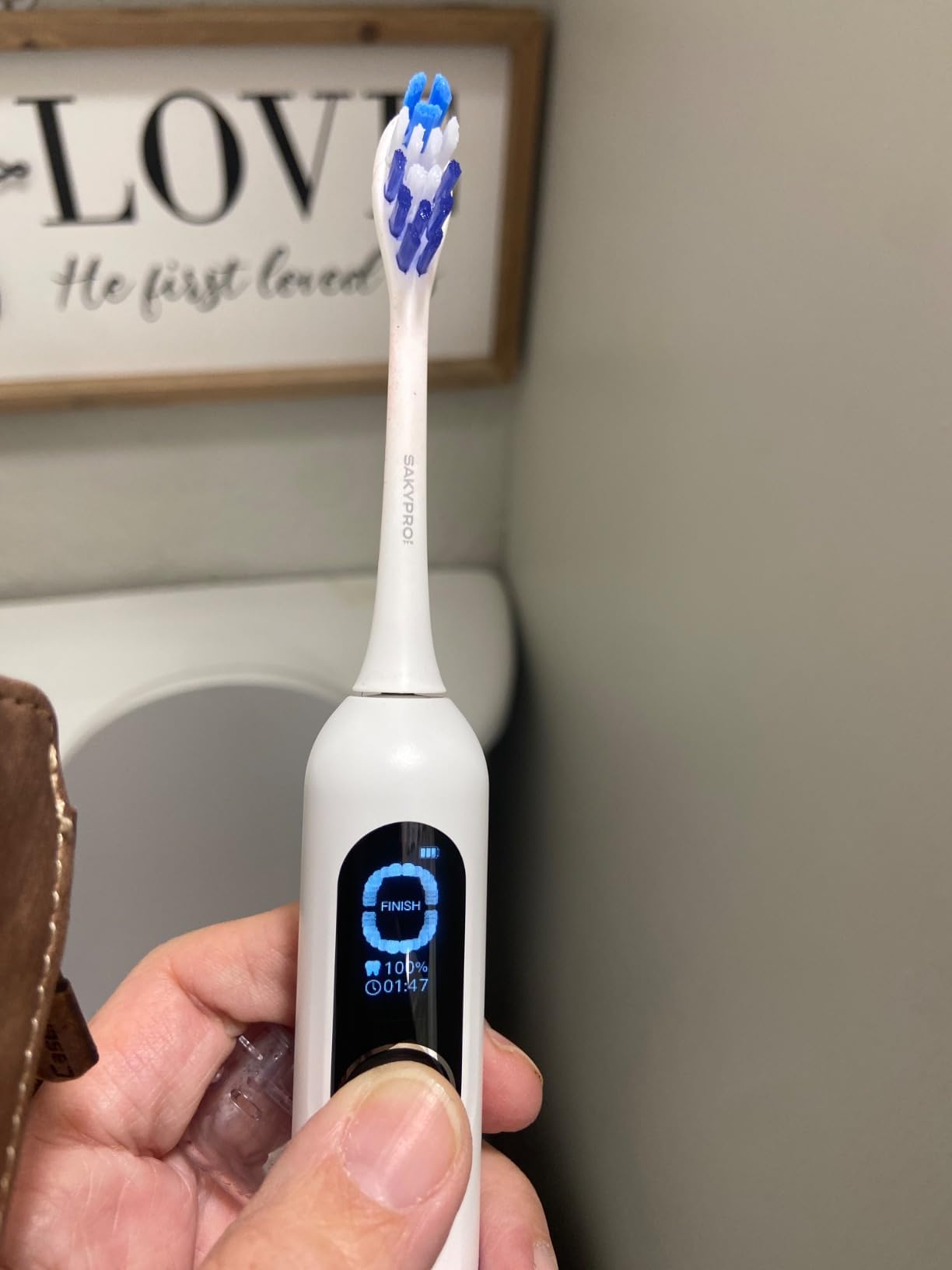 SAKYPRORAL Kids Electric Toothbrush for Teens Tween (6-15Y), Smart AI Screen with Brushing Score, Soft Bristles, Visual Timer for Braces, 150 Days Battery with Travel Case (Blue) customer photo 1