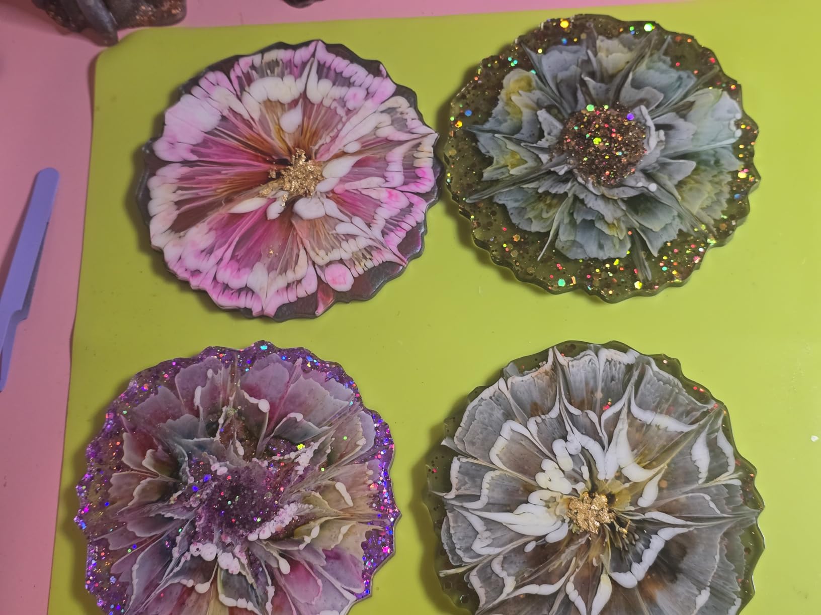 LET'S RESIN 4Pcs Resin Coaster Molds, Druzy Geode Agate Silicone Coaster Molds for Epoxy Resin, 5Inches Large Mould for DIY Art Craft Cup Mats, Durable and Flexible Moulds customer photo 1