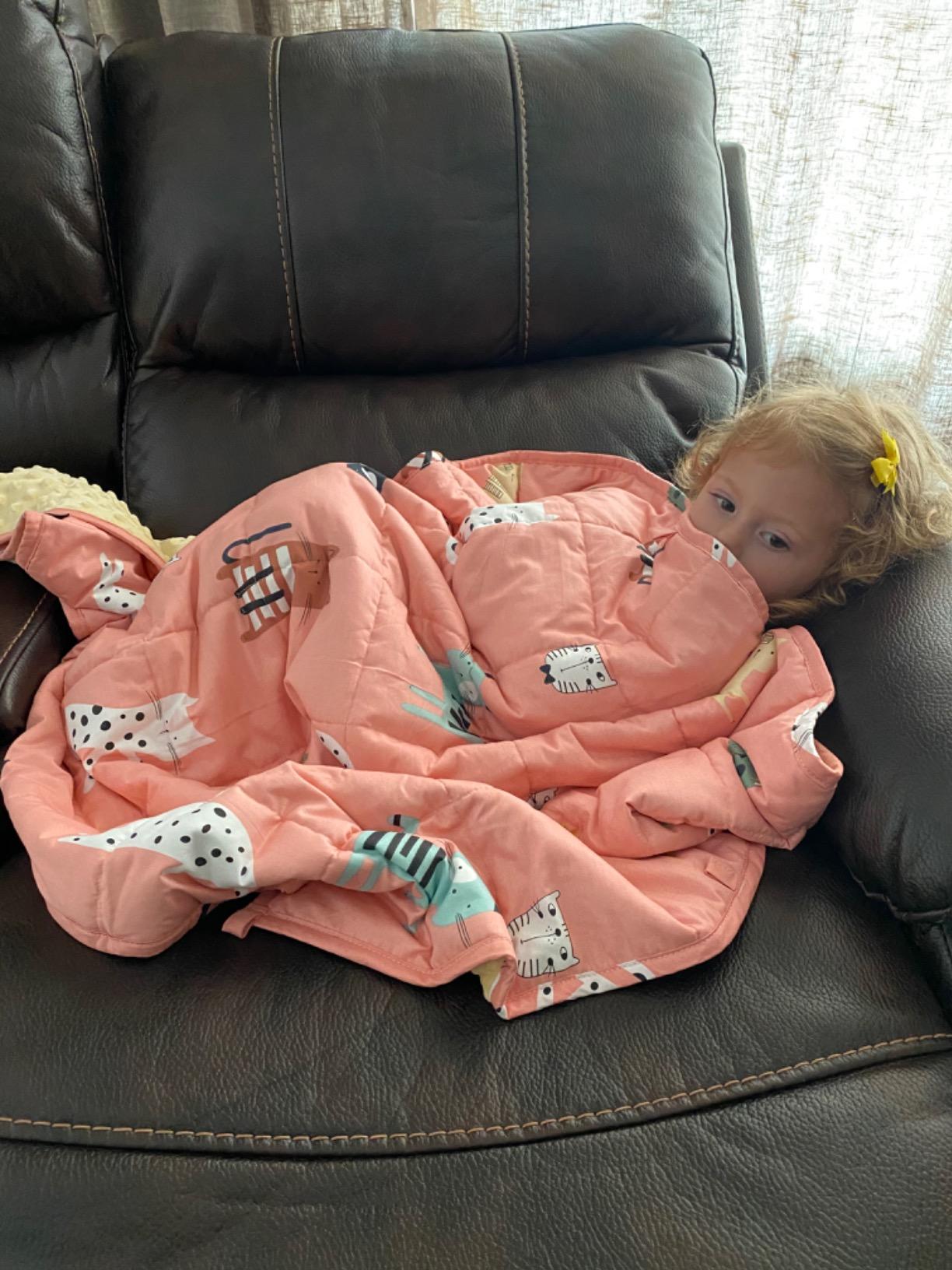Uttermara Minky Weighted Blanket for Sleeping, 3lbs 36x48 inches customer photo 1