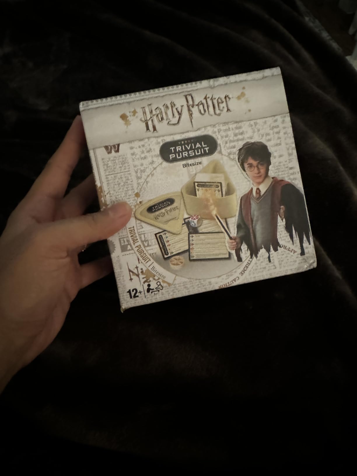 Hasbro Gaming Trivial Pursuit: Wizarding World Harry Potter Edition Compact Trivia Game, 2+ Players, 600 Trivia Questions, 8+ (Amazon Exclusive) customer photo 1
