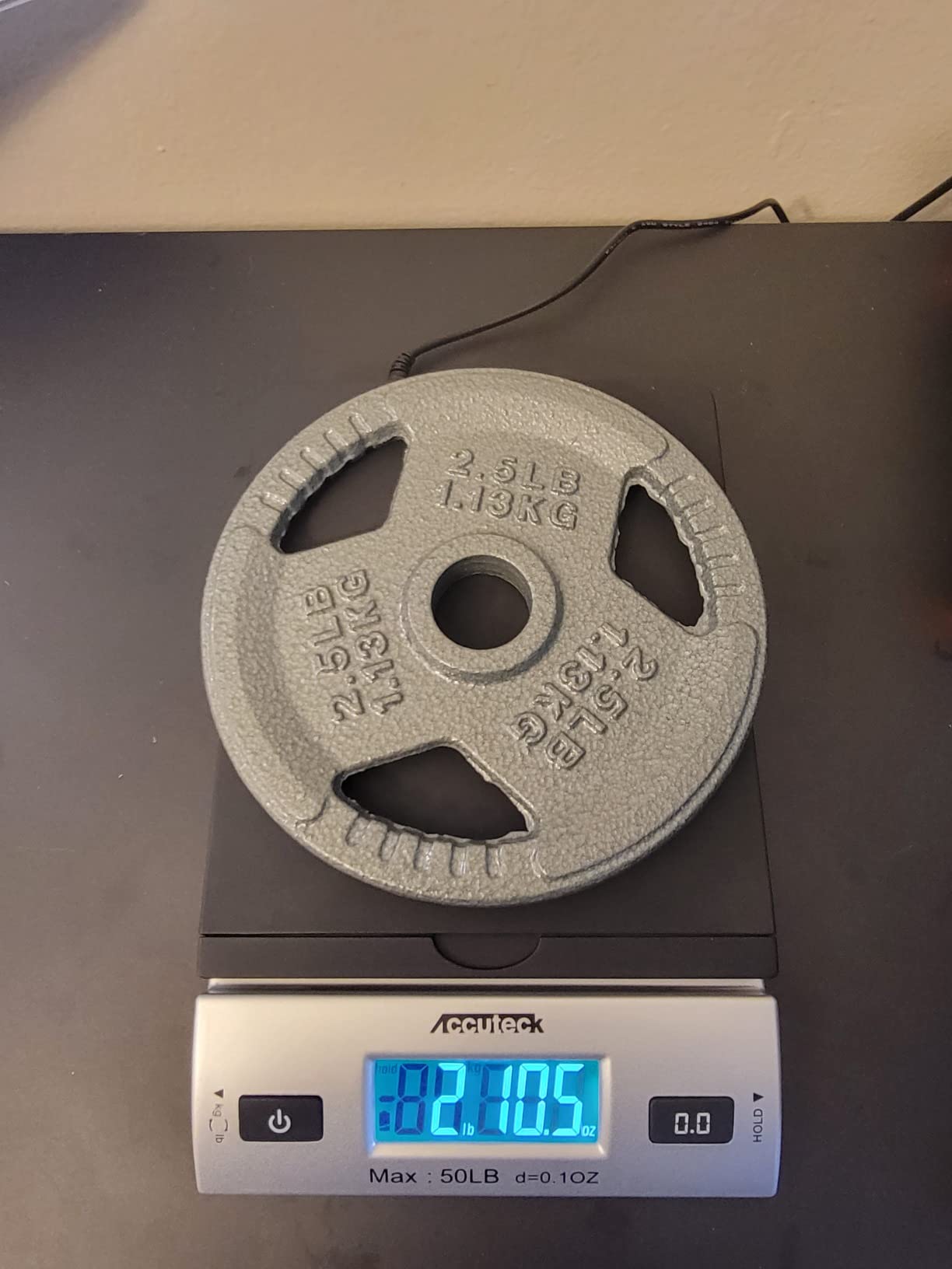 HulkFit 1 inch or 2 inch Cast Iron Weight Plate Set with Multi-Grip Handles and Enamel Coated for Barbells & Strength Training - Grey customer photo 1