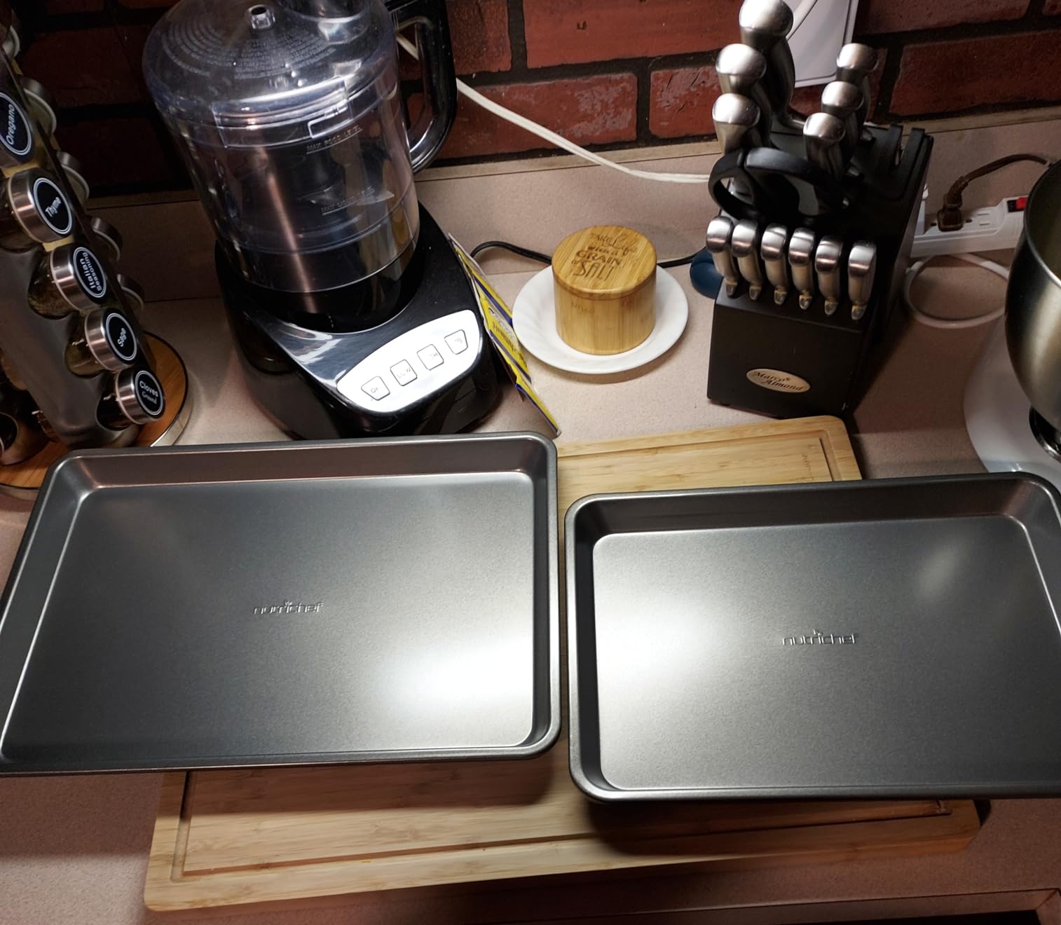 NutriChef 2-Piece Baking Sheet Non Stick - Premium Carbon Steel Cookie Sheets for Baking - Large and Medium Baking Trays for Oven - Black customer photo 1