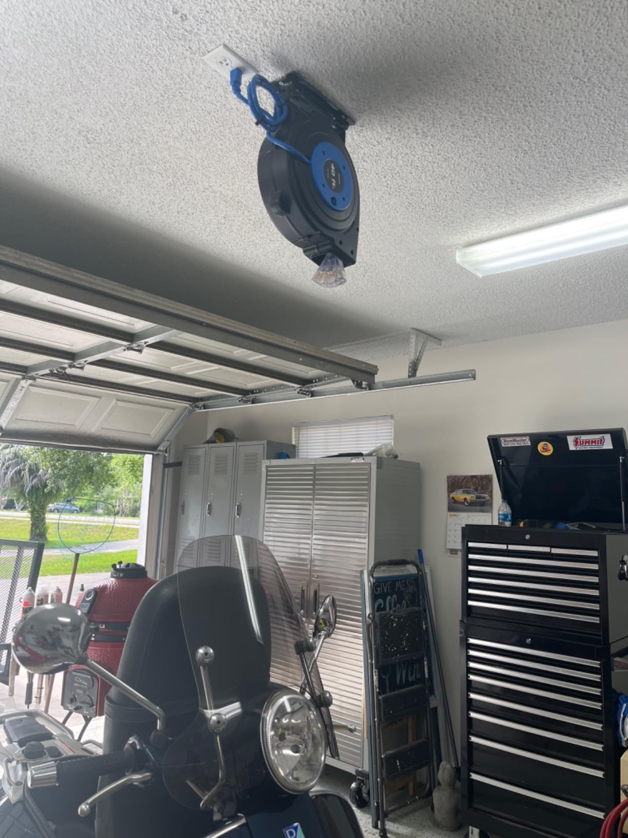 DEWENWILS 40FT Retractable Extension Cord Reel, 12AWG, 15A, UL Listed, Blue customer photo 2