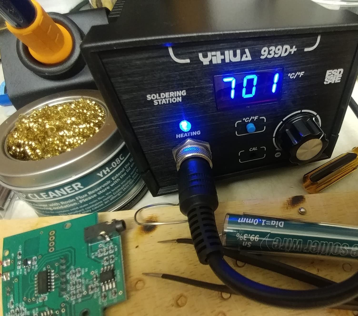 YIHUA 939D+ Digital Soldering Station, 75W Equivalent with Precision Heat Control (392°F to 896°F) and Built-in Transformer. ESD Safe, Lead Free with °C/°F display (Green) customer photo 2