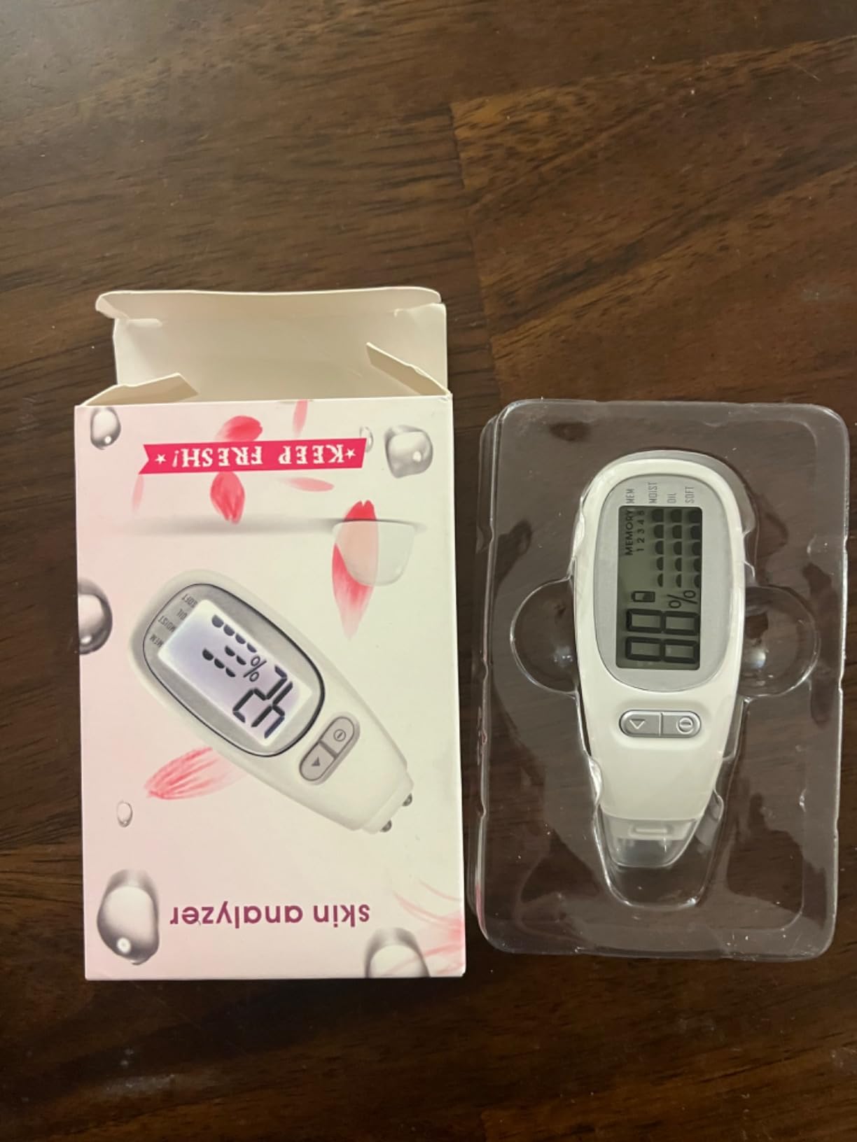 Portable digital facial moisture tester skin analyzer facial hydration corneometer skin hydration meter water oil tester for face skin care with backlight LCD display gifts for girls women customer photo 2
