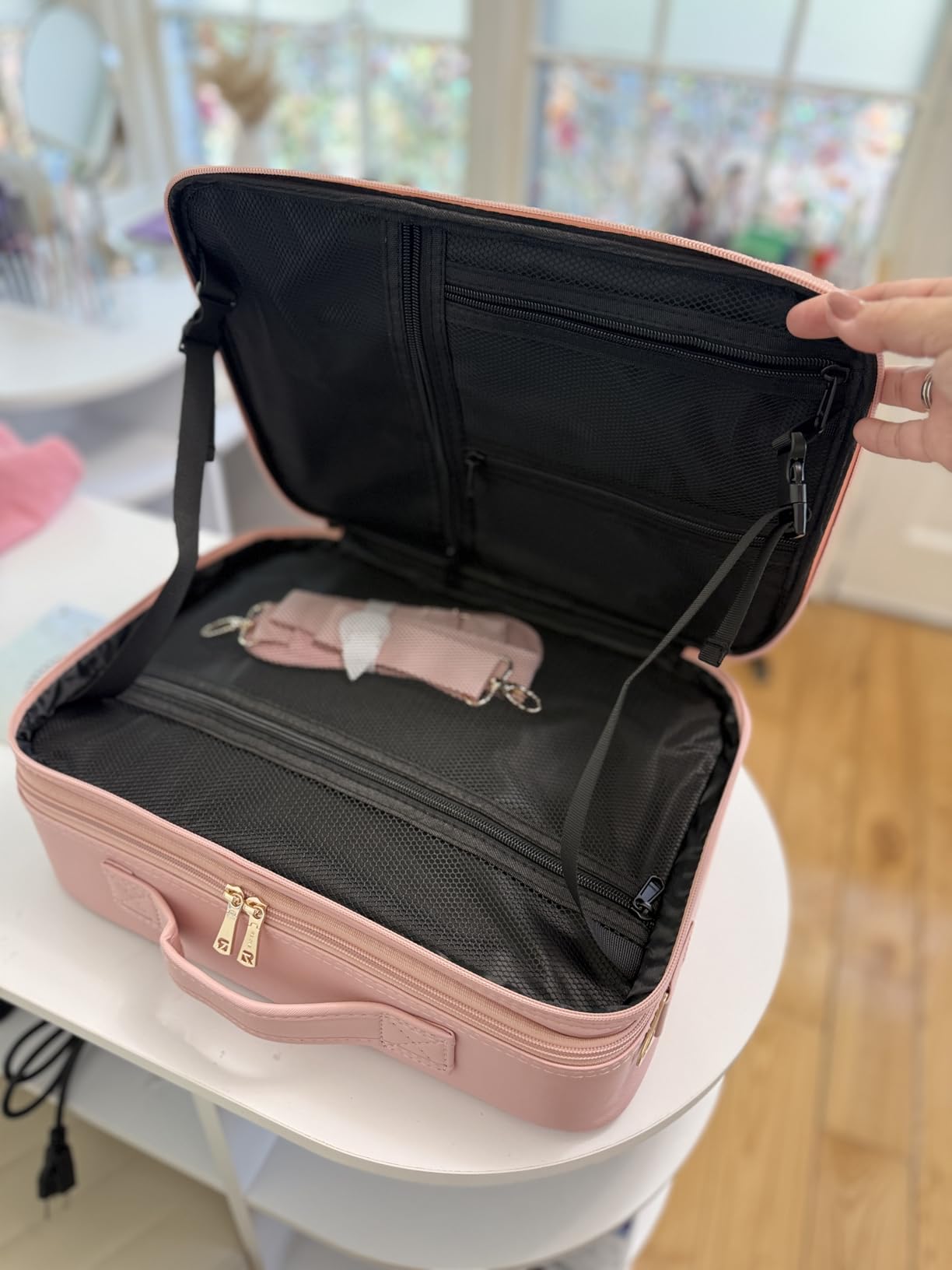 Relavel Travel Makeup Train Case Cosmetic Case Organizer Portable Artist Storage Bag with Adjustable Dividers for Cosmetics Makeup Brushes Toiletry Jewelry Digital Accessories customer photo 2