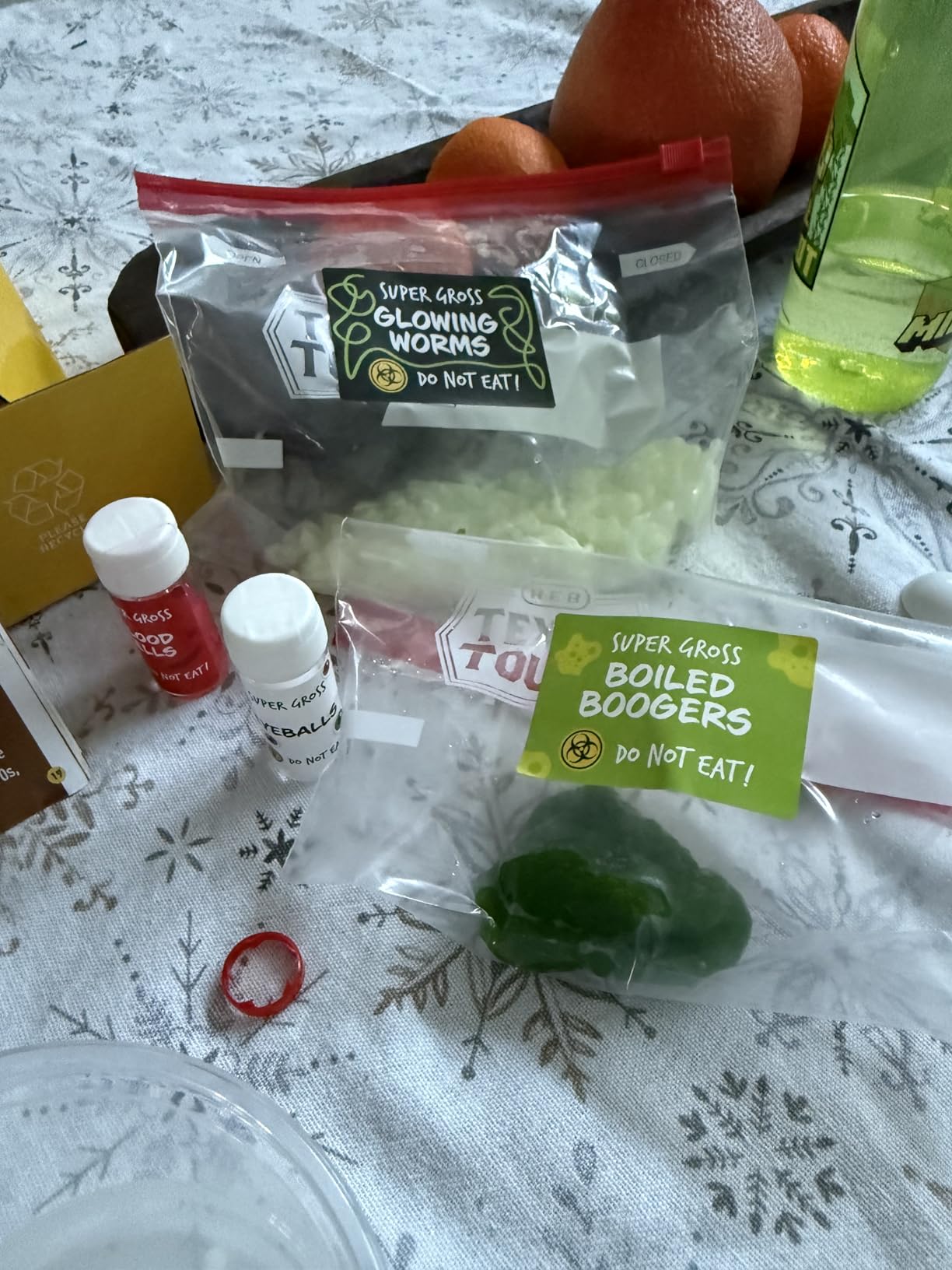 National Geographic Gross Science Kit with 45 Experiments for Kids 8-12 customer photo 2