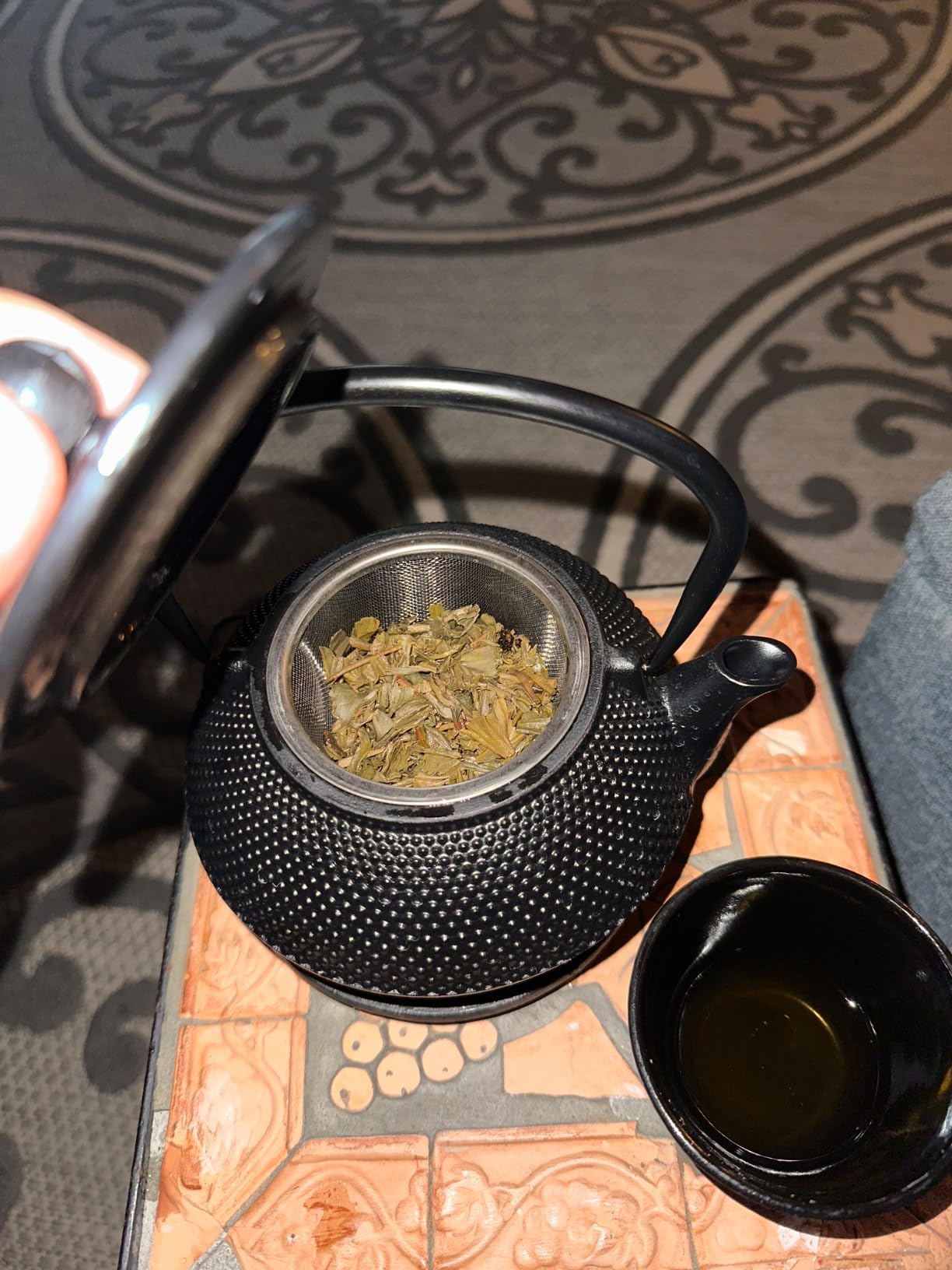 Velaze Cast Iron Teapot Set with Infuser,Japanese Style,2 Cups,700ML,23oz | Heat Preservation with Trivet,Fully Enameled Interior, Beautiful Hammered Design,for Loose Leaf Tea Brewing for 1-2 People customer photo 1