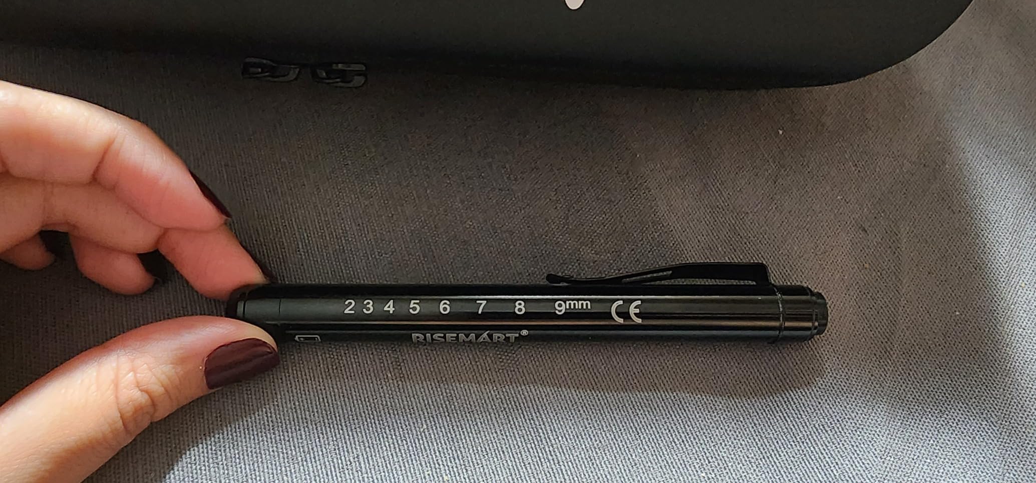 RISEMART Pen Lights for Nurses, 2 Pack Reusable Medical Light with Pupil Gauge and Ruler, White Light LED Penlight for Student Doctors EMT (Black/White) customer photo 2
