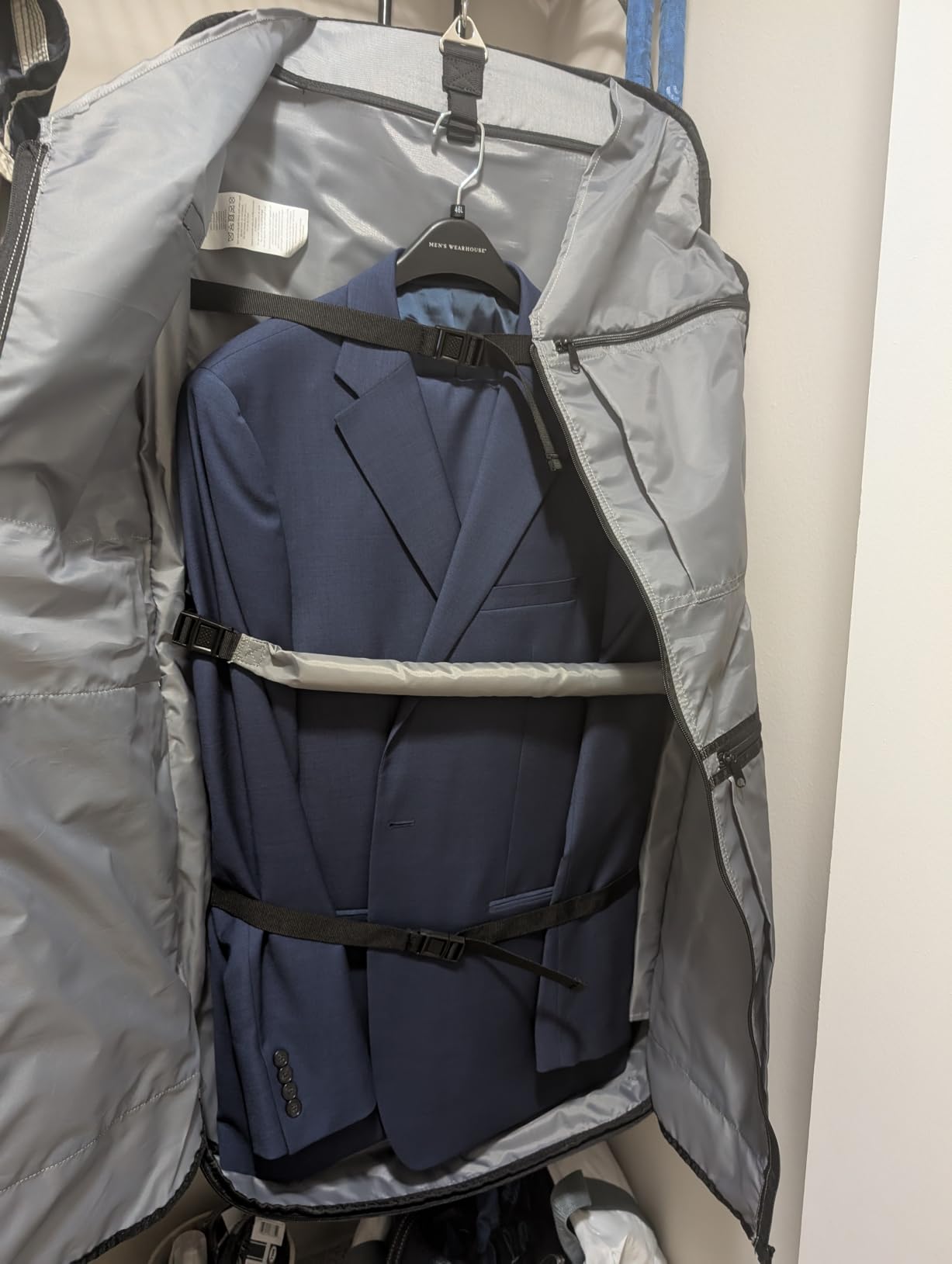 Amazon Basics Carry-On Garment Bag for Travel and Business Trips with Detachable Shoulder Strap, Hanging Suit Luggage, Wrinkle Free Cover for Suits Dresses Coats, Foldable with Shoe Compartment, Gray customer photo 1
