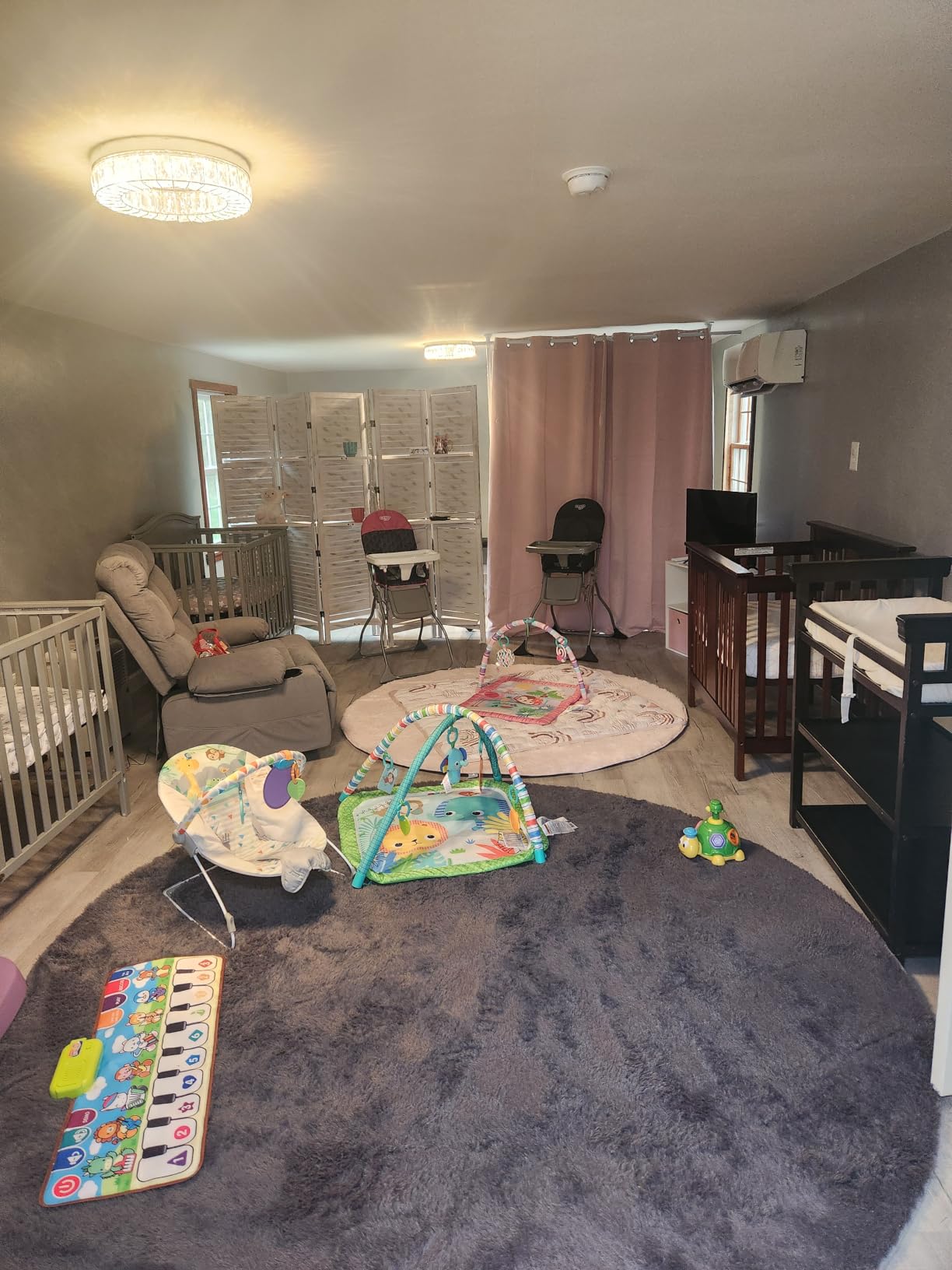 Graco Stella 4-in-1 Convertible Mini Crib with Bonus Mattress, White customer photo 1