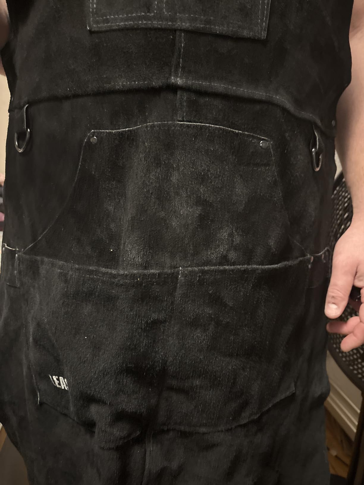 LeaSeek Leather Welding Apron, Heat & Flame-Resistant, 6 Pockets | Heavy-duty split cowhide apron, adjustable M-XXXL men & women, for blacksmithing, forging, and metalwork. customer photo 1