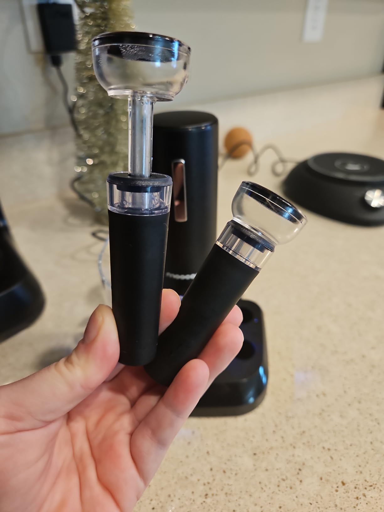 Moocoo Electric Wine Opener with Charging Base, Cordless Electric Wine Bottle Opener with 2-in-1 Aerator &Pourer, Foil Cutter, 2 Vacuum Preservation Stoppers, Display Charging Station for Easy Storage customer photo 1
