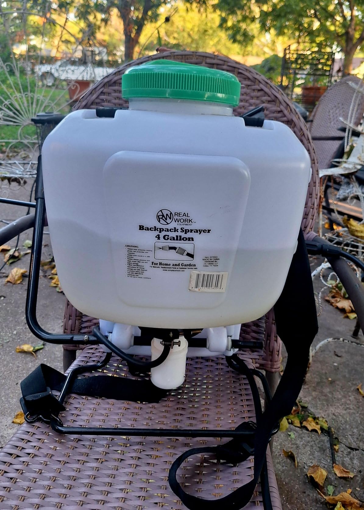 REALWORK 4-Gallon Backpack Sprayer with Padded Shoulder Strap for Pests & Weeds, Watering Garden, and Spraying Plants, in Translucent White customer photo 2