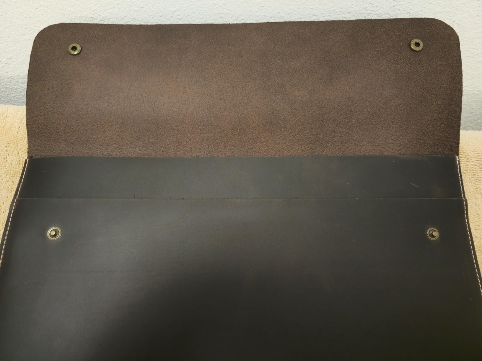 MegaGear Top Grain Leather MacBook Bag Laptop Sleeve for MacBook Pro and MacBook Air Case - 16 Inch - 15 Inch - 15.5 Inch (M4, M3, M2, M2, M1, Pro & Max) 2020 to 2024 Models customer photo 2