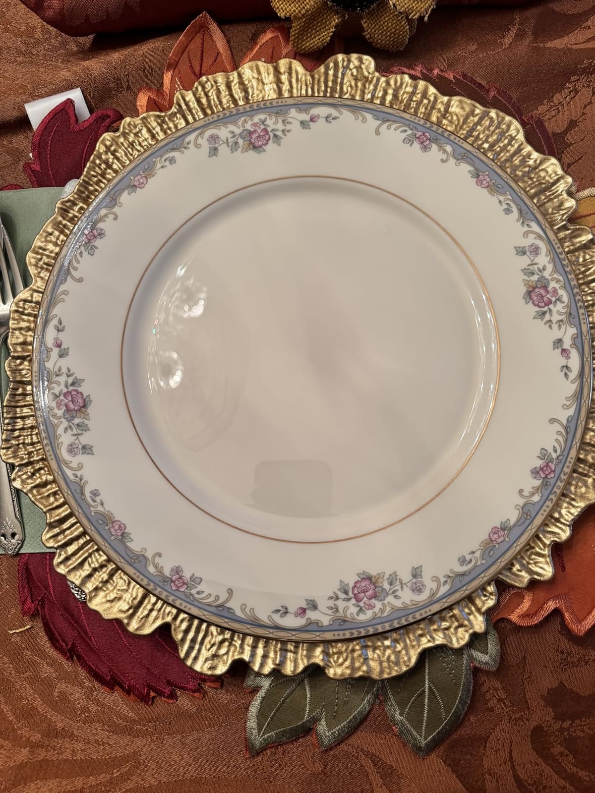 MAONAME Gold Charger Plates Set of 12, Reef Plate Chargers for Dinner Plate, Round Plastic Table Chargers for Thanksgiving, Christmas customer photo 1