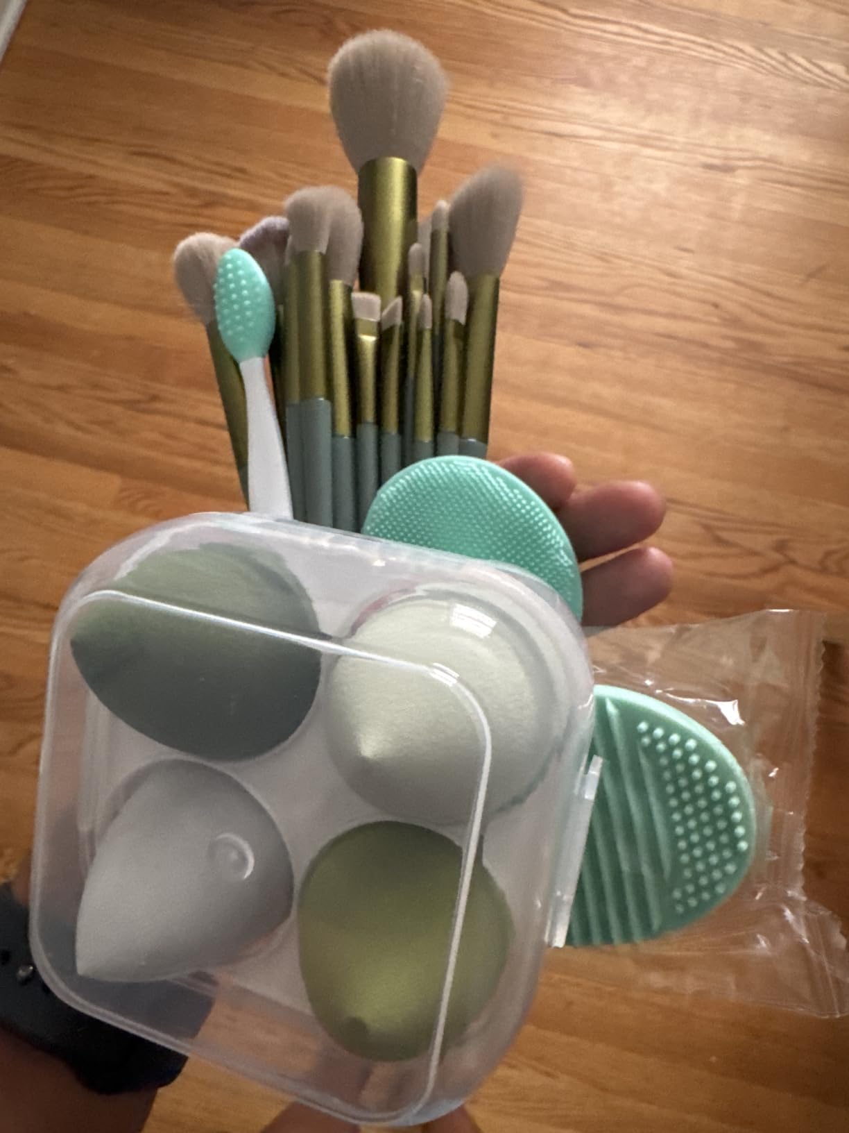 Koccido Makeup Brushes 22 Pcs Makeup Kit,Foundation Brush Eyeshadow Brush Make up Brushes Set (Green, 22 Piece Set) customer photo 2