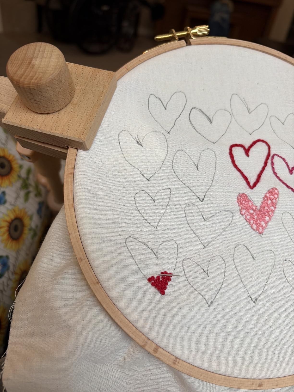 ZOCONE Beech Wood Embroidery Hoop Stand with 2 Pcs 6'' 8'' Embroidery Hoops customer photo 1