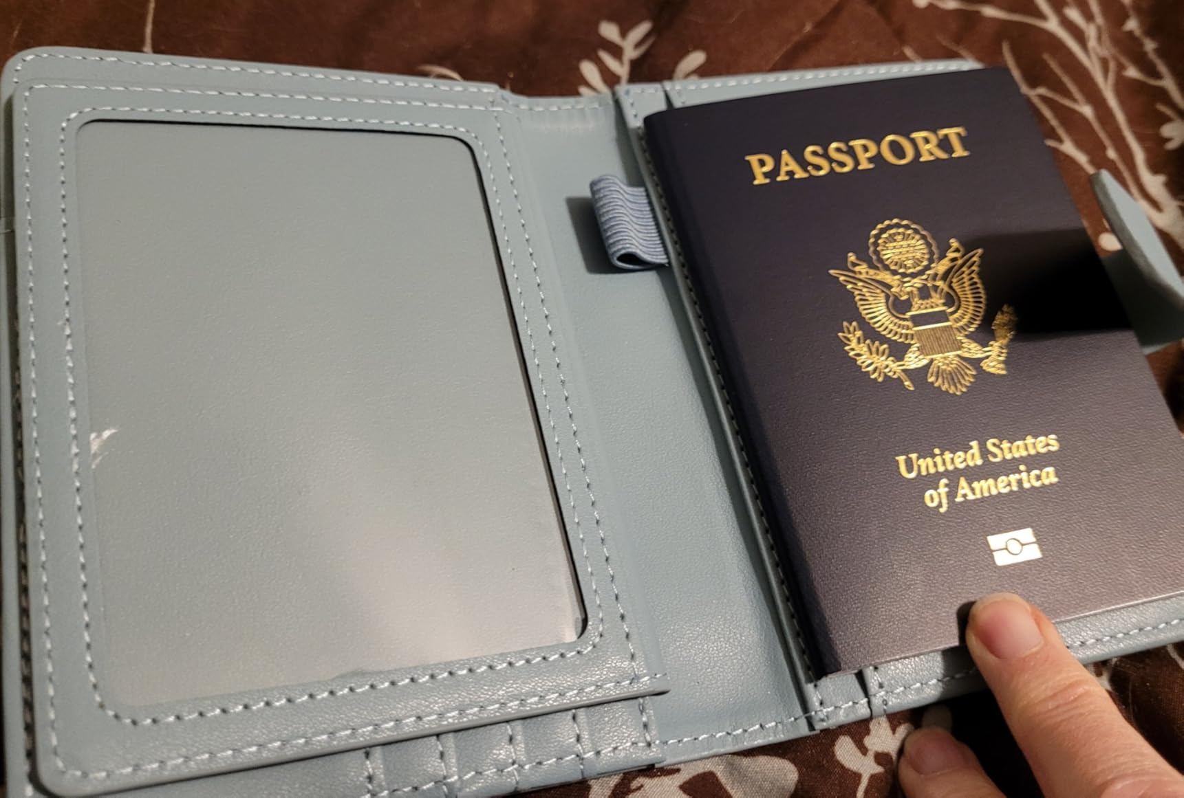 Melsbrinna Rfid Passport Holder for Travel women/Men, Cute Passport Wallet Rfid Blocking Card Slots, Rfid Passport Cover/CaseTravel Wallet, Passport Book Holder (1, Green2) customer photo 2