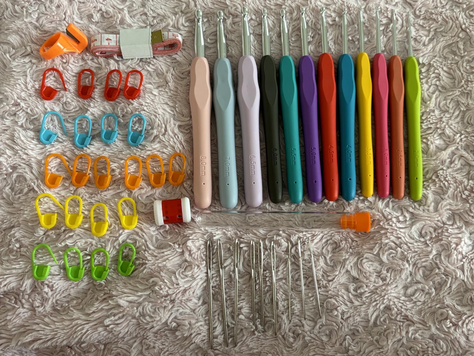 RealPlus Crochet Hooks, 12 Sizes Crochet Hook Set, Crochet Kit for Beginners, Knitting Needles with Ergonomic Handles for Arthritic Hands, Christmas Gifts for Women, Crochet Needles with Blue Case customer photo 1