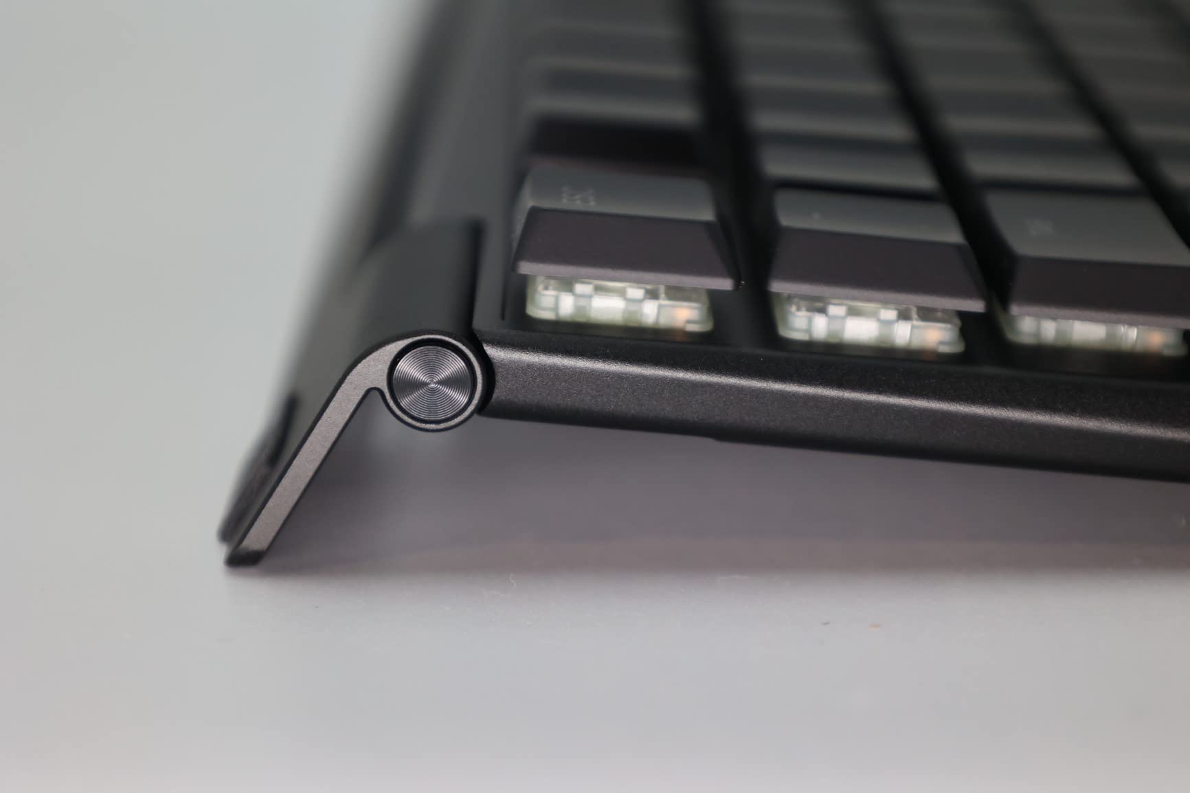 Cherry MX 10.0N RGB Mechanical Keyboard MX Low Profile Speed switches, Aluminum housing, Premium Keyboard for Gaming and Work. G8A-25010LVBUS-2 customer photo 2