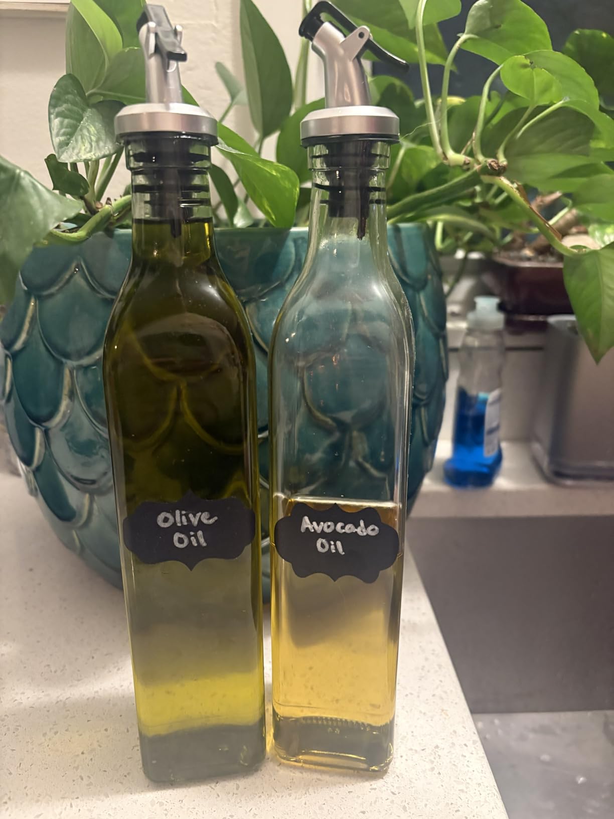 WERTIOO Oil Bottles for Kitchen 4 Pack, 17oz Oil and Vinegar Dispenser Set customer photo 2