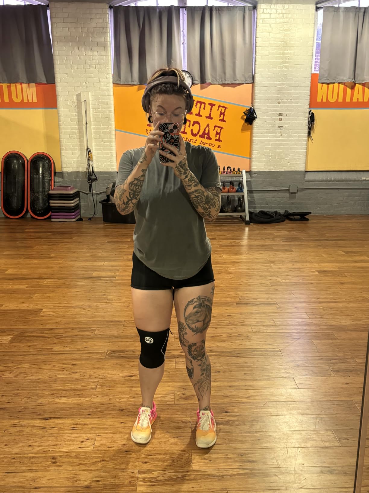 Rehband 5mm Knee Sleeves for Functional Training, Cross-Training & Powerlifting, Weightlifting Knee Support made of Neoprene, Unisex, Colour:Black, Size:Large customer photo 1
