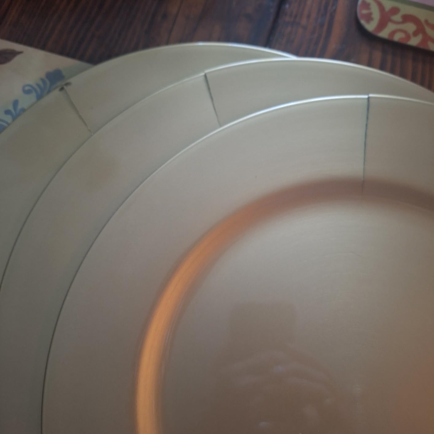 ZEAYEA 12 Pack Gold Charger Plates, 13 Inch Plastic Round Dinner Charger Plates for Wedding Party, Elegant Tabletop Decor customer photo 2