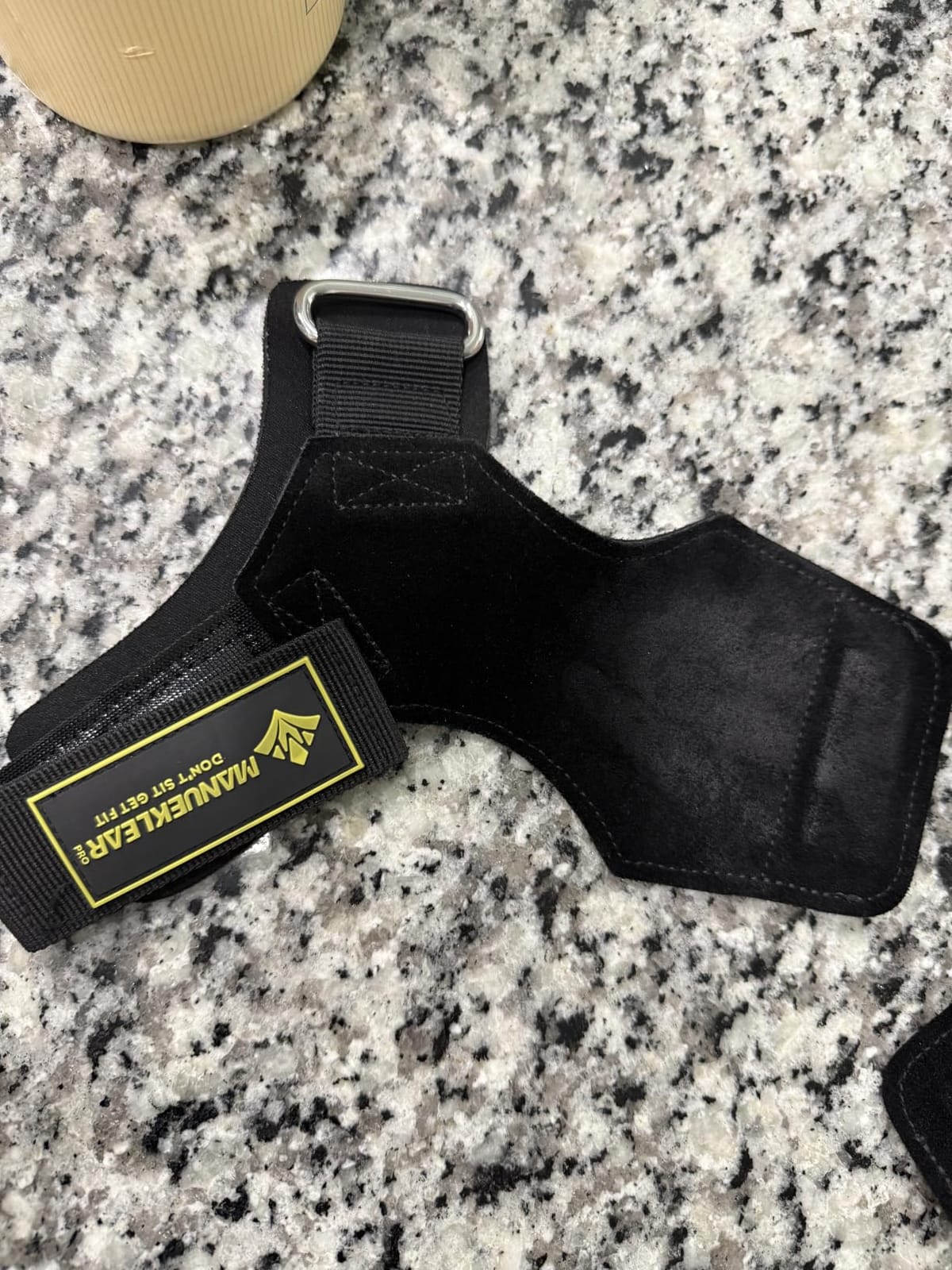MANUEKLEAR Double Leather Weight Lifting Straps with Cushion Wrist Loop customer photo 1