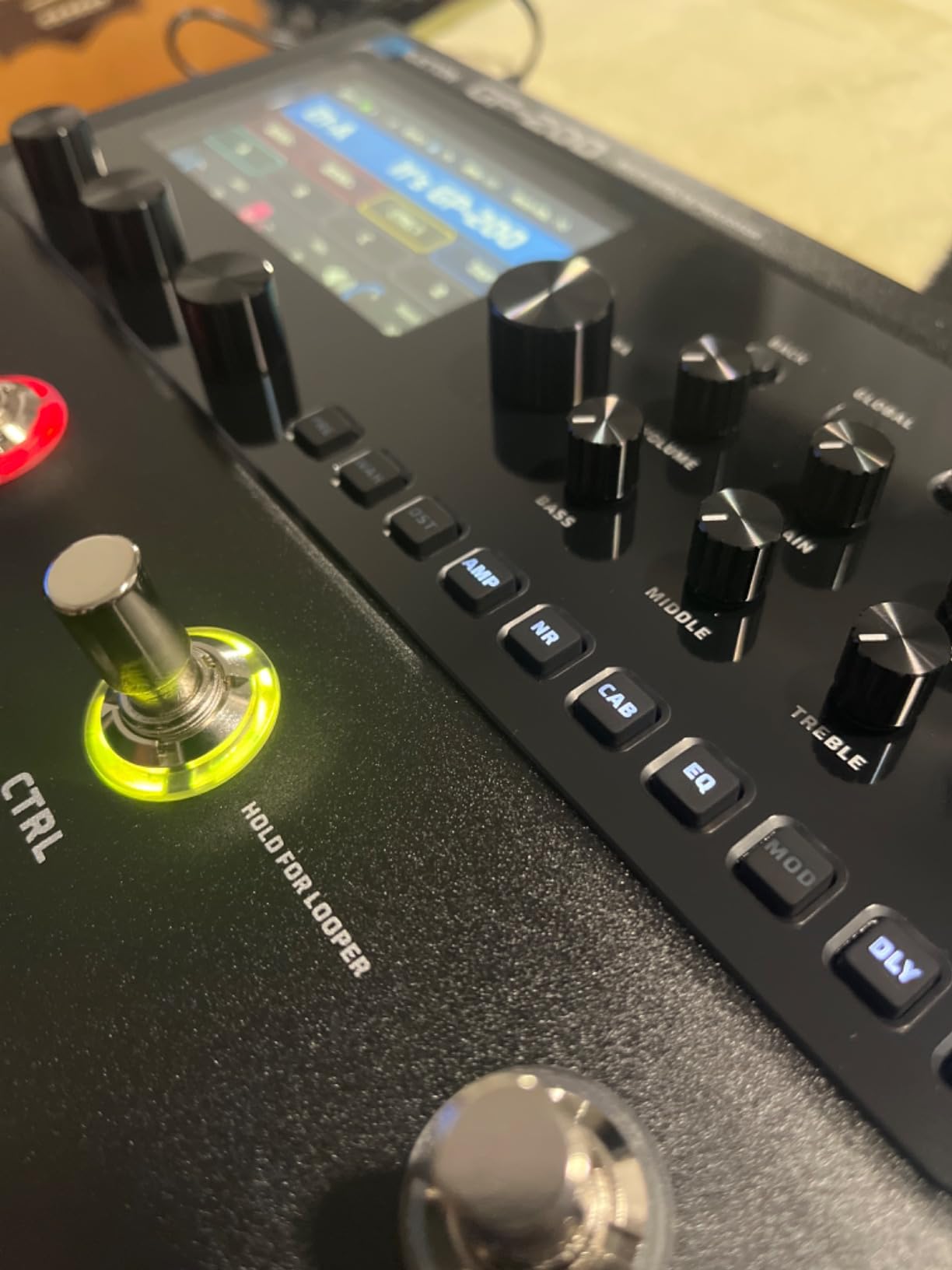 VALETON GP-200 Multi-Effects Guitar/Bass Pedal with Expression, FX Loop, MIDI, Amp Modeling, IR Cab Simulation, Stereo, USB Interface customer photo 1