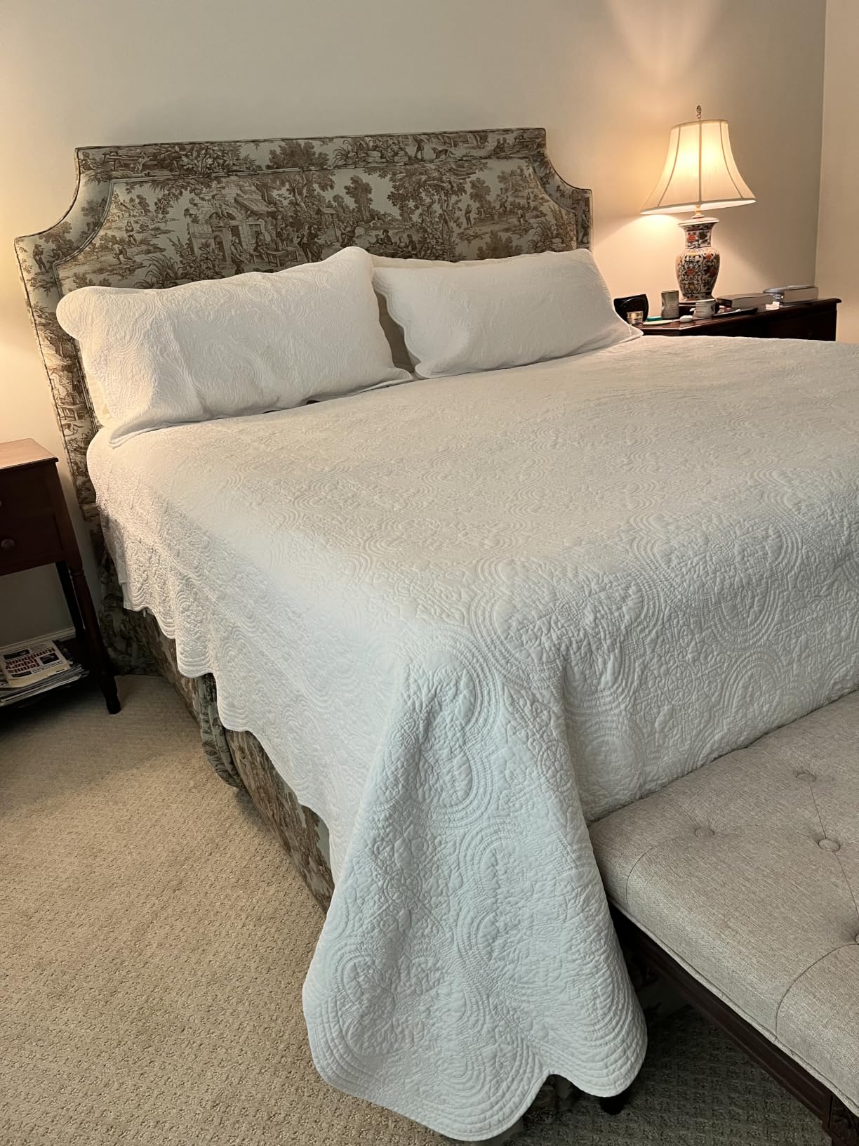 Cozy Line Home Fashions 100% Cotton Victorian Medallion Solid White Matelasse Embossed Bedding Quilt Set, Reversible Lightweight Bedspread, Coverlet for All Season (Blantyre - White, Queen - 3 piece) customer photo 1