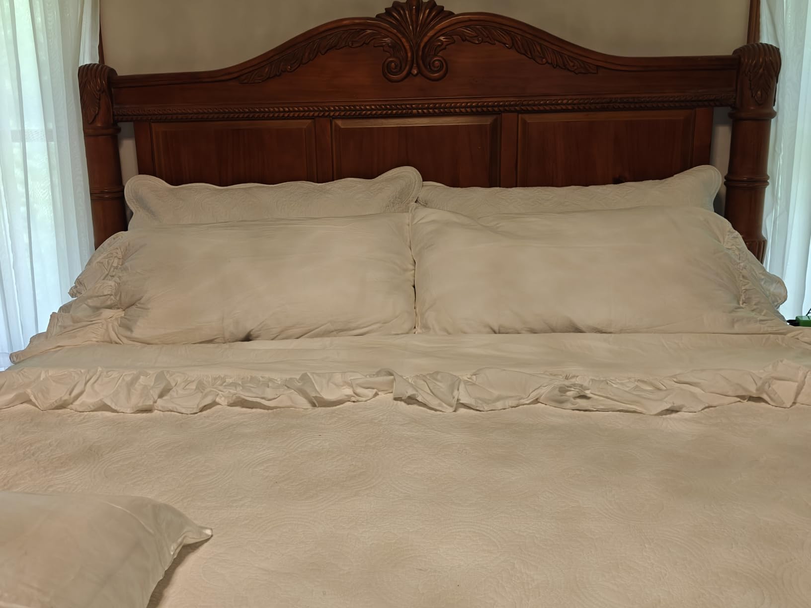 Cozy Line Home Fashions 100% Cotton Victorian Medallion Solid White Matelasse Embossed Bedding Quilt Set, Reversible Lightweight Bedspread, Coverlet for All Season (Blantyre - White, Queen - 3 piece) customer photo 2