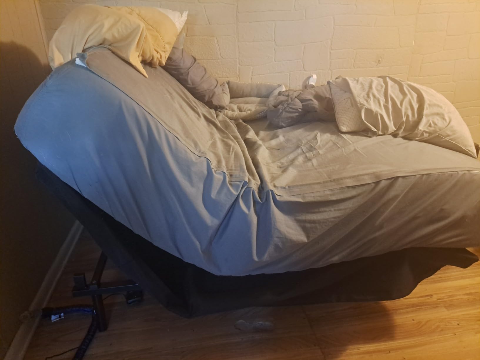 SHA CERLIN Electric Adjustable Queen Size Bed Base customer photo 1