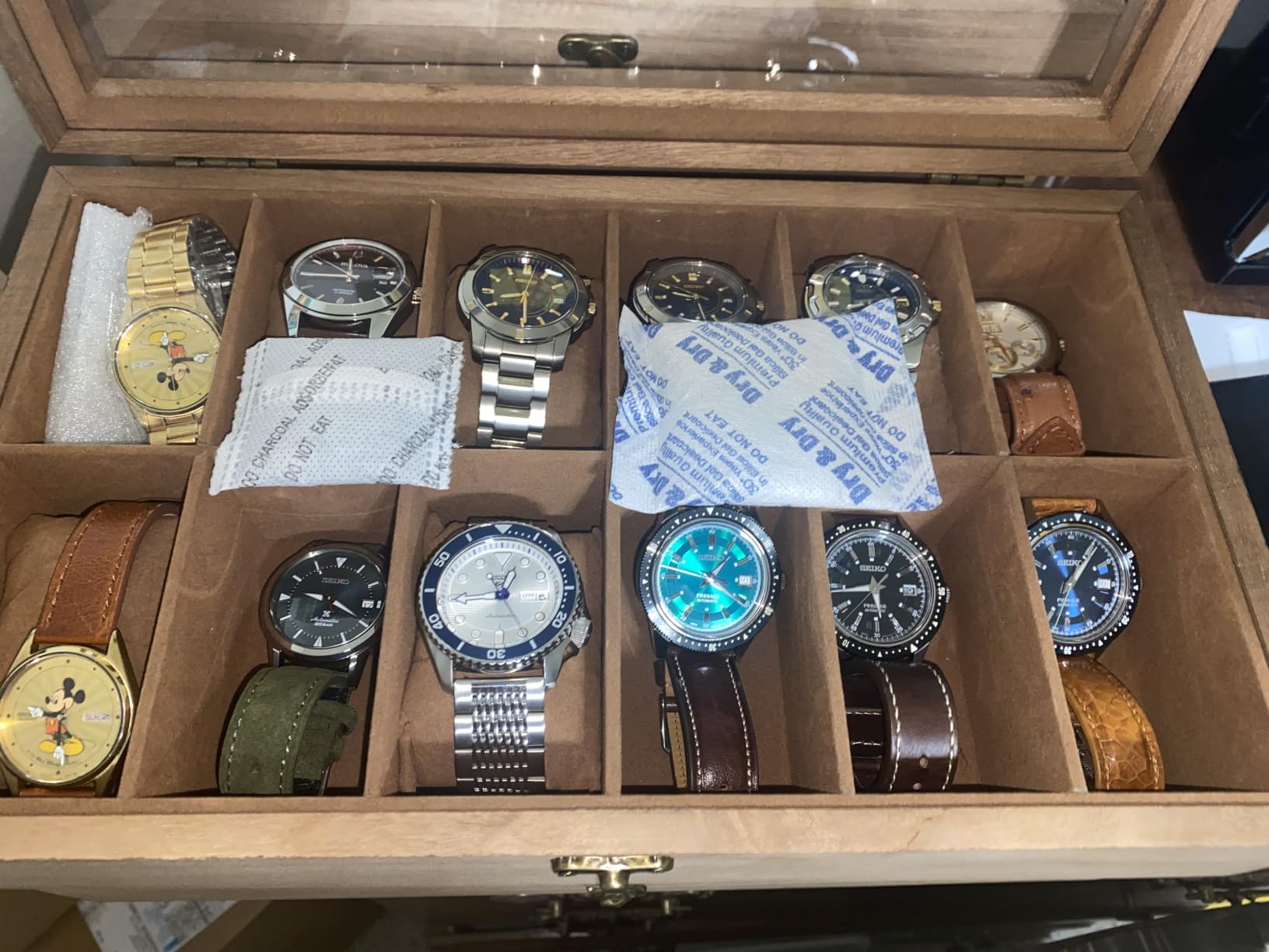 SONGMICS 12-Slot Wooden Watch Box, Display Case with Large Glass Lid customer photo 1