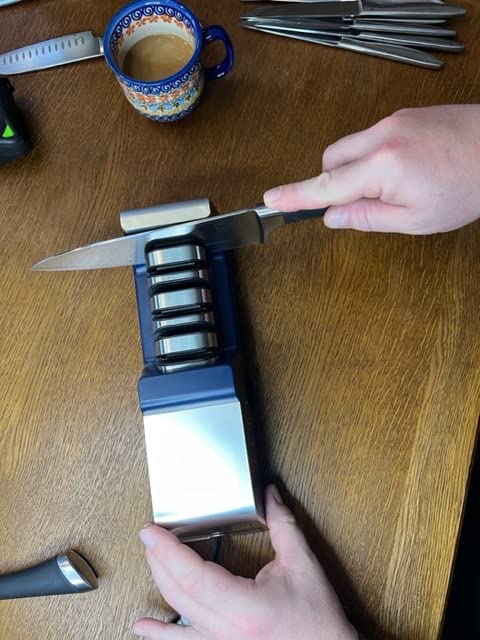 Homly Professional Electric Knife Sharpeners for Kitchen Knives with Diamond Abrasives and Precision Angle Guides, Multifunctional 3-Stage Slots, Applicable to Straight Knife and Ceramic Knife customer photo 1