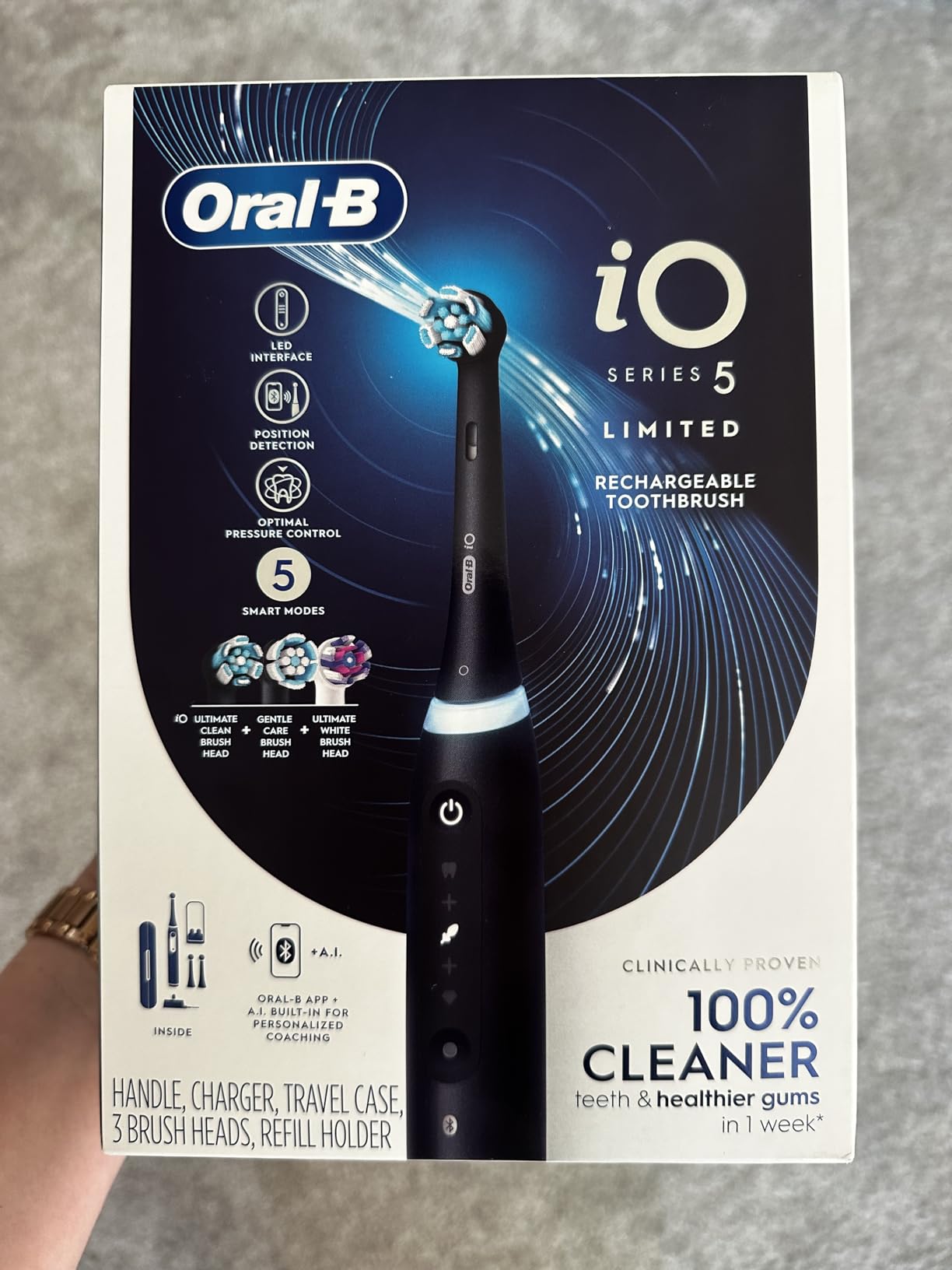 Oral-B Rechargeable Electric Toothbrush, iO5 Limited Deep Clean & Whiten, 5 Cleaning Modes, Visual Pressure Sensor to Protect Gums, Travel Case, 3 Brush Heads, Black customer photo 1